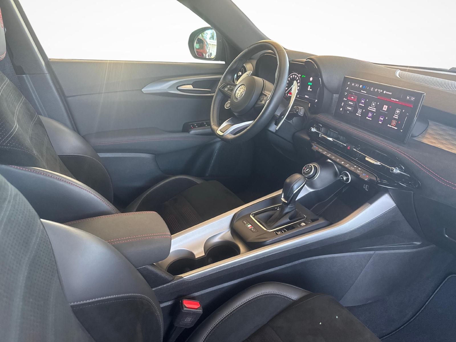 ALFA ROMEO Tonale 1.3 Plug-in Hybrid Veloce Q4-image-9
