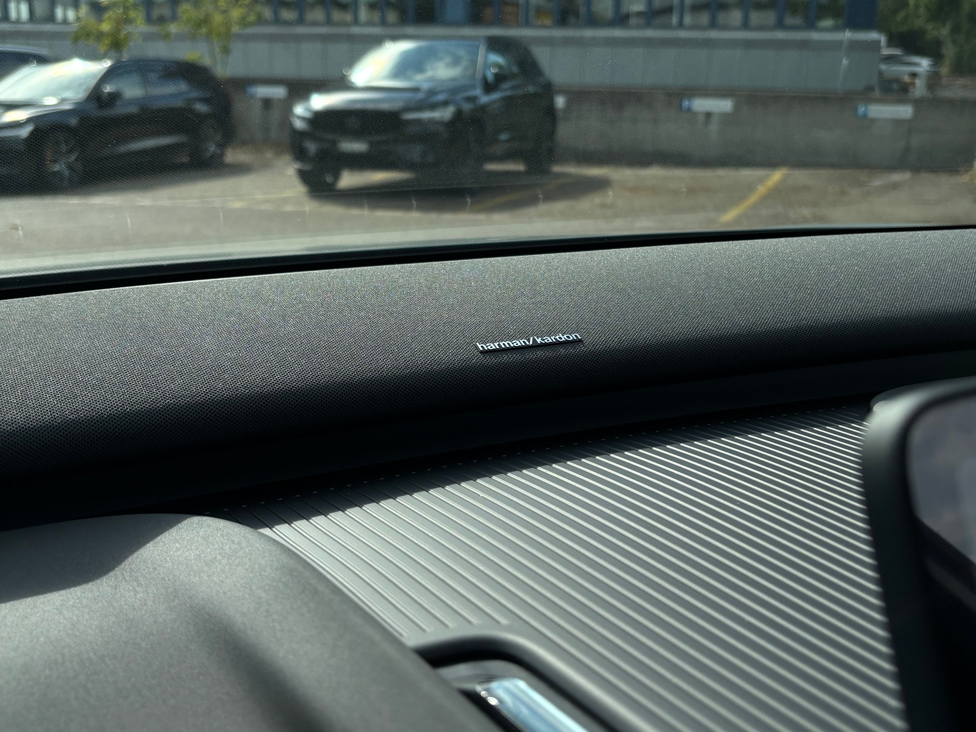 VOLVO EX30 P8 Plus AWD-image-14