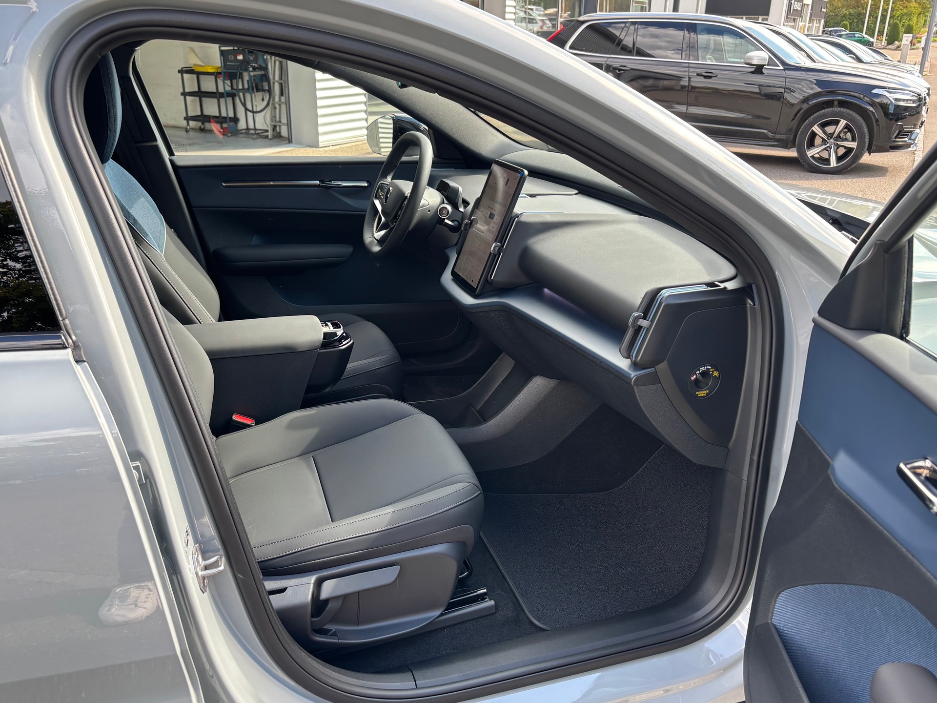 VOLVO EX30 P8 Plus AWD-image-6