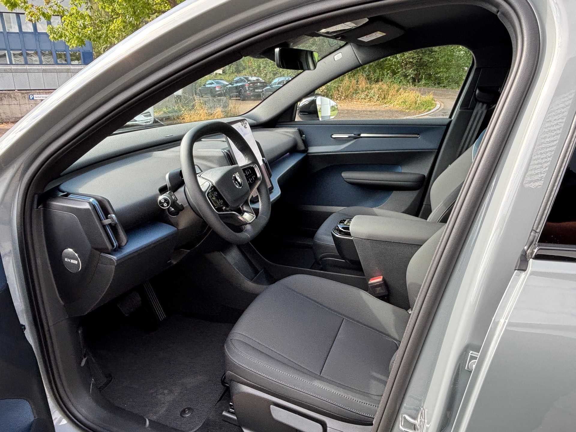 VOLVO EX30 P8 Plus AWD-image-3