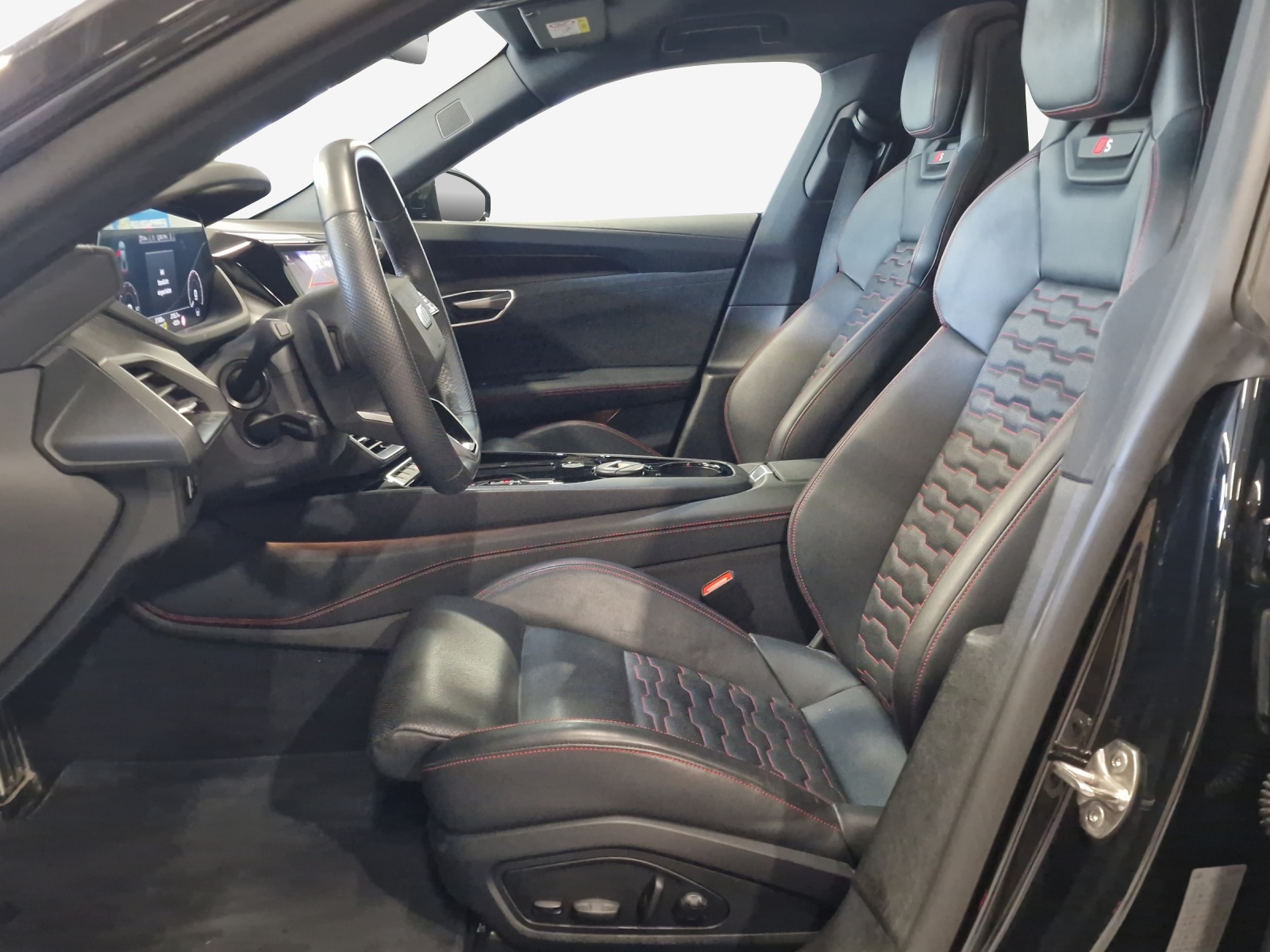 AUDI S e-tron GT quattro-image-7