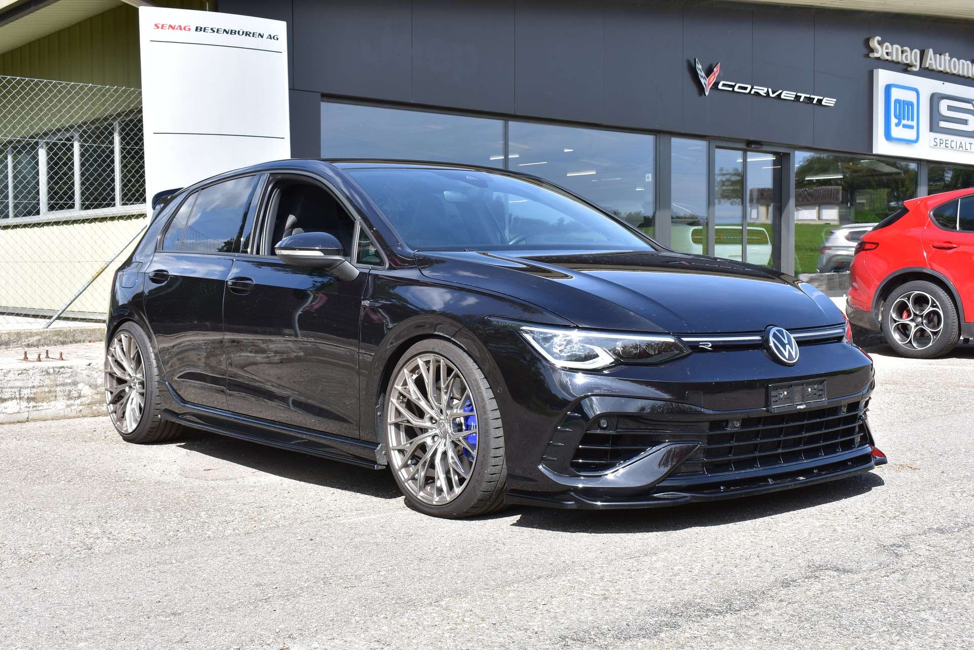 VW Golf 2.0 TSI R DSG 4Motion-image-2