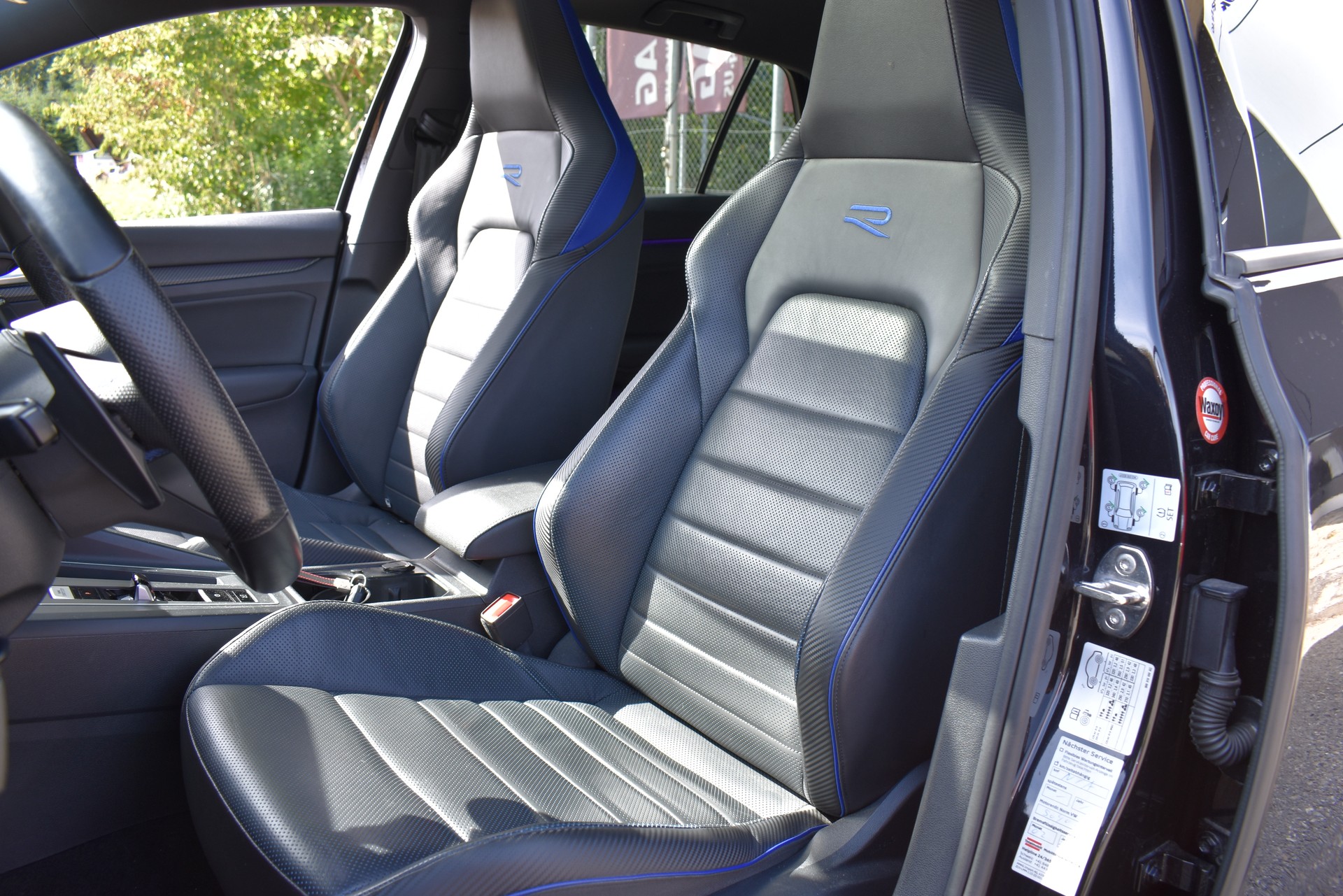 VW Golf 2.0 TSI R DSG 4Motion-image-11