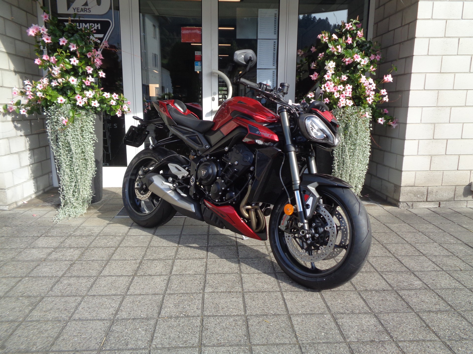 TRIUMPH Street Triple RS 765-showroom-element-3