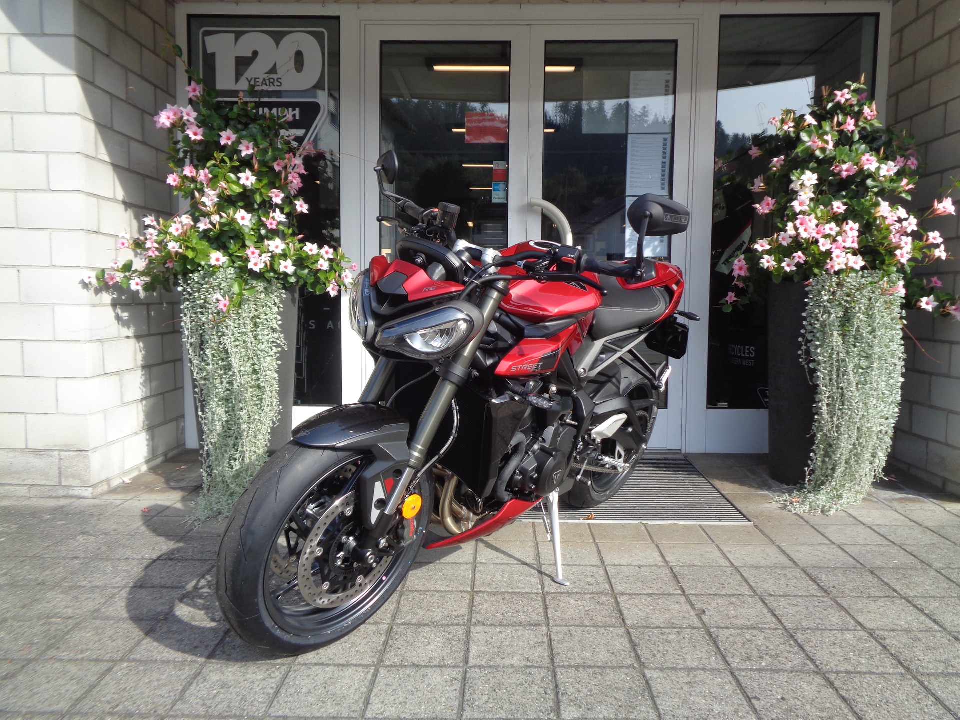 TRIUMPH Street Triple RS 765-showroom-element-2