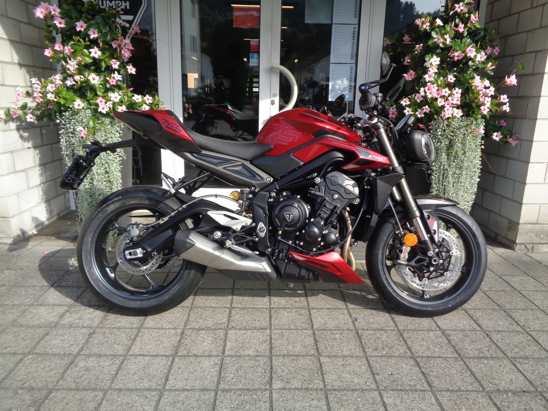 TRIUMPH Street Triple RS 765-showroom-element-1