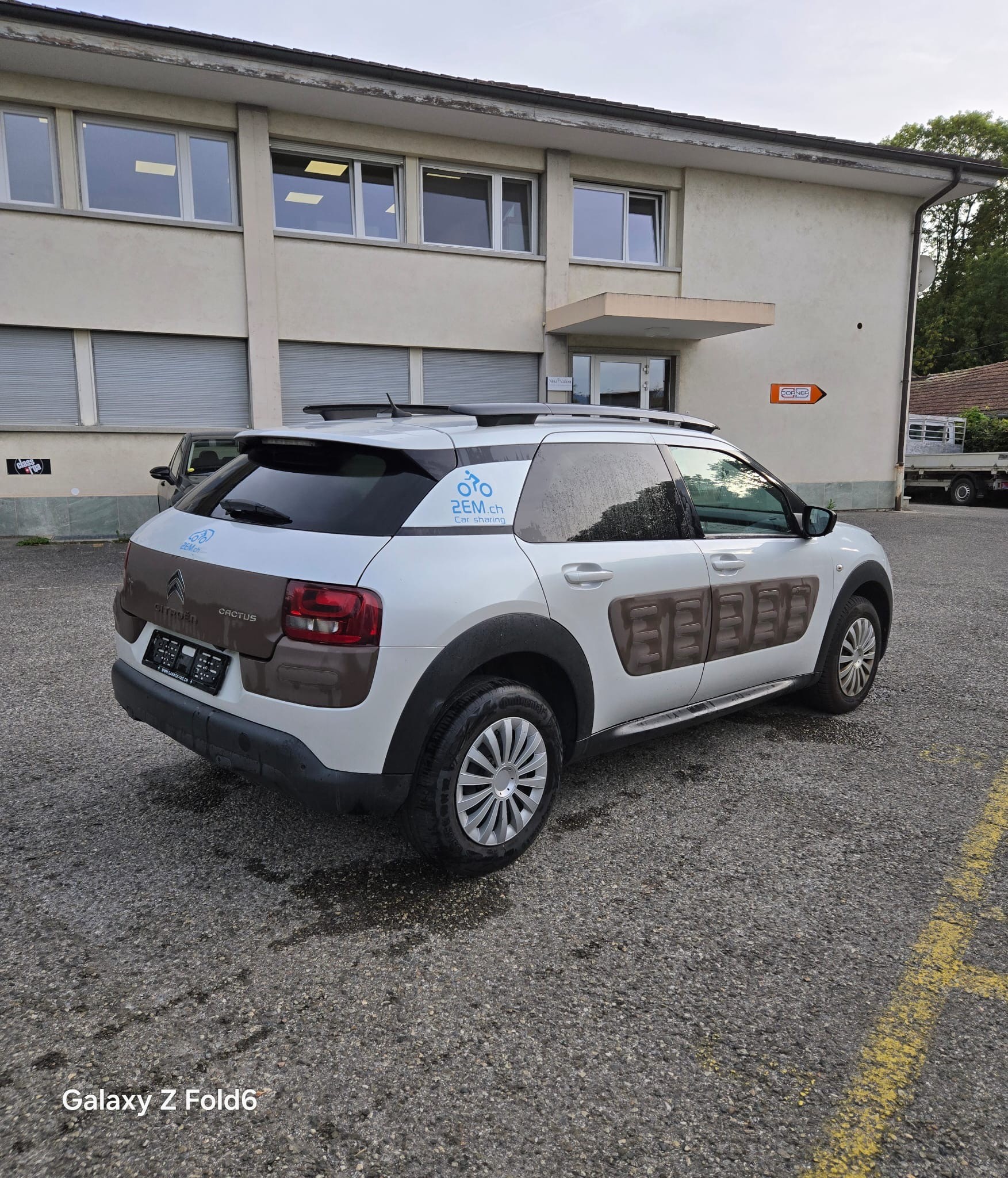 CITROEN C4 Cactus 1.2 VTi Shine Edition-image-4