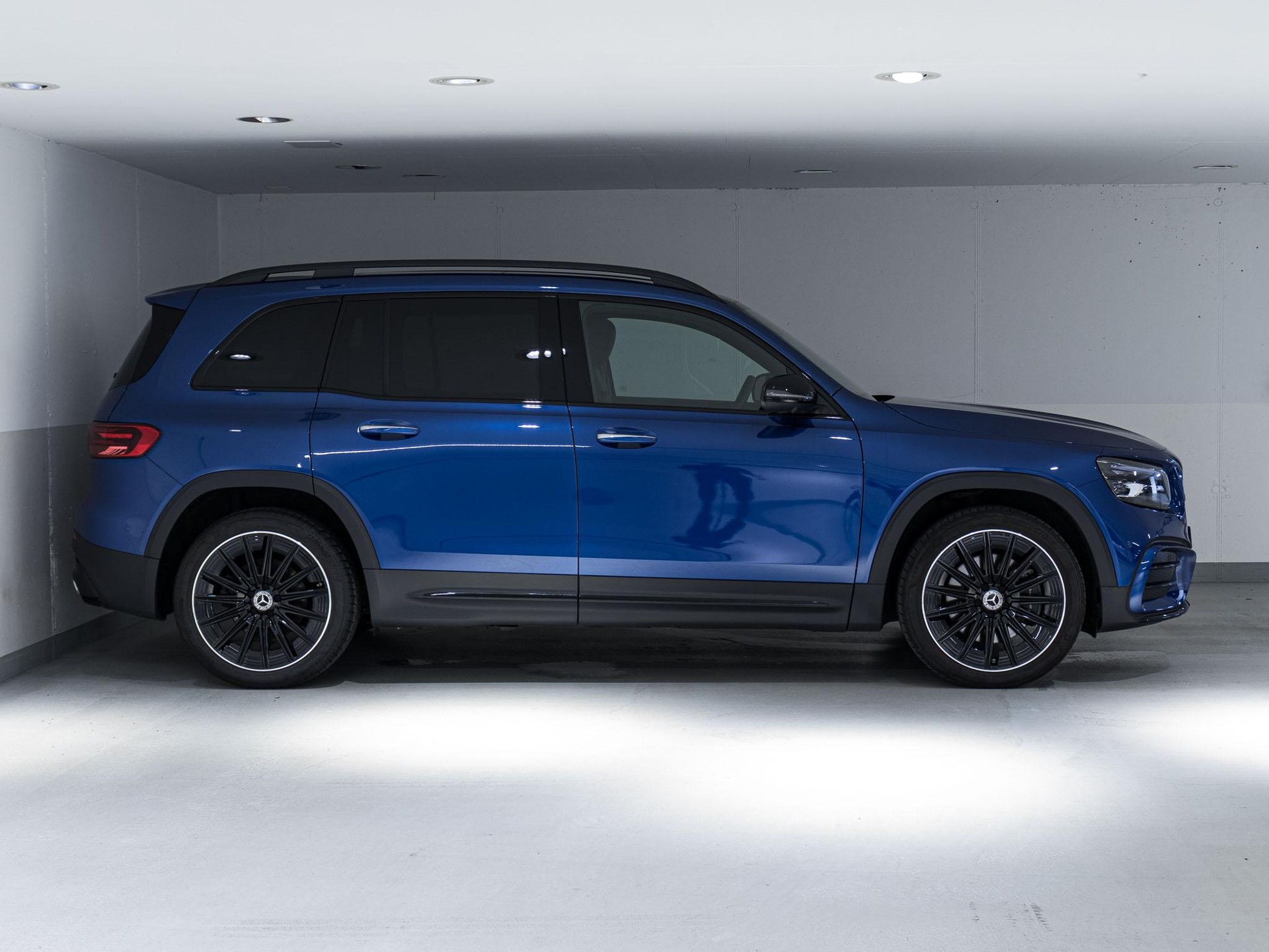 MERCEDES-BENZ GLB 220 d 4MATIC-image-1