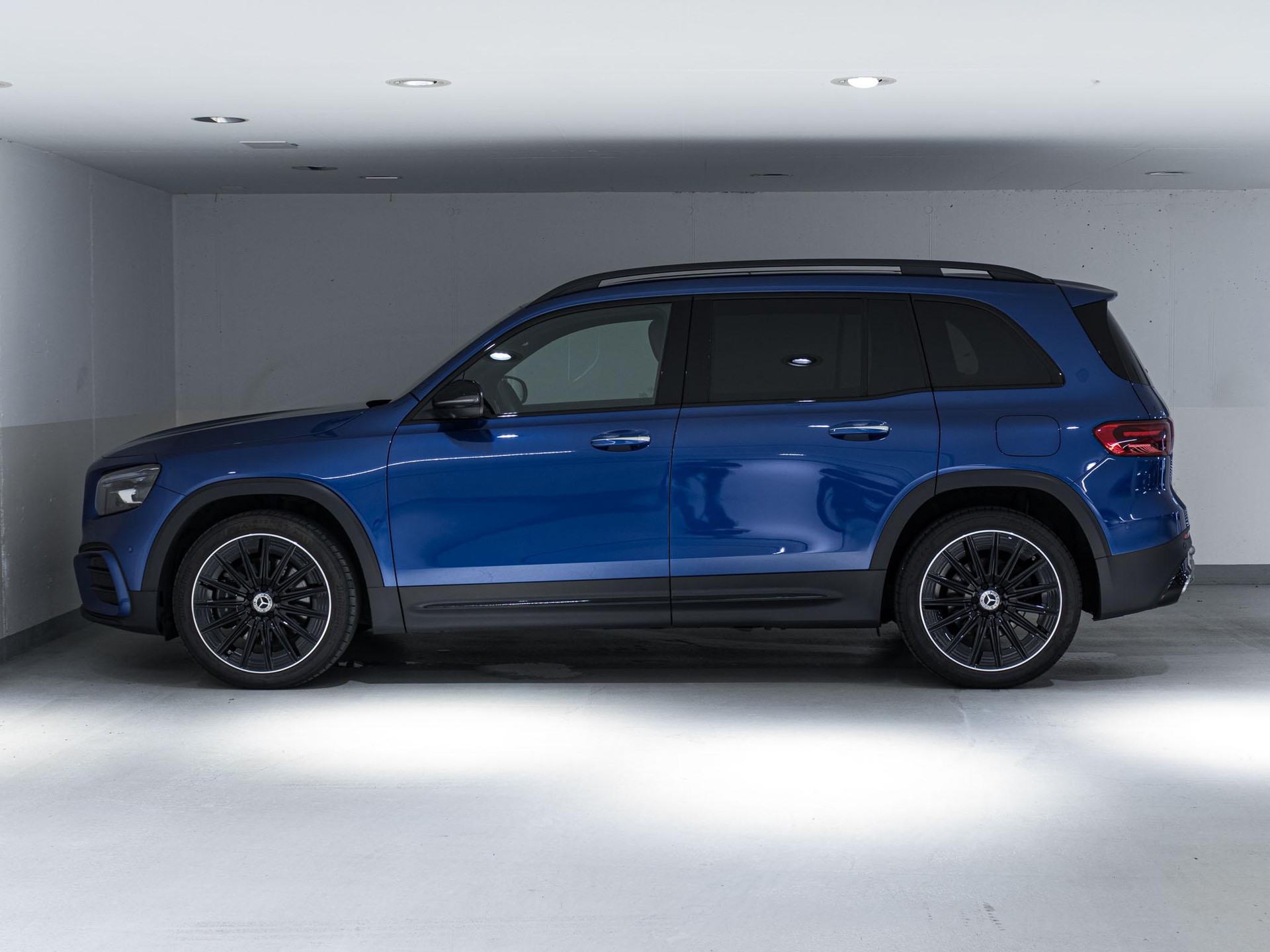 MERCEDES-BENZ GLB 220 d 4MATIC-image-4