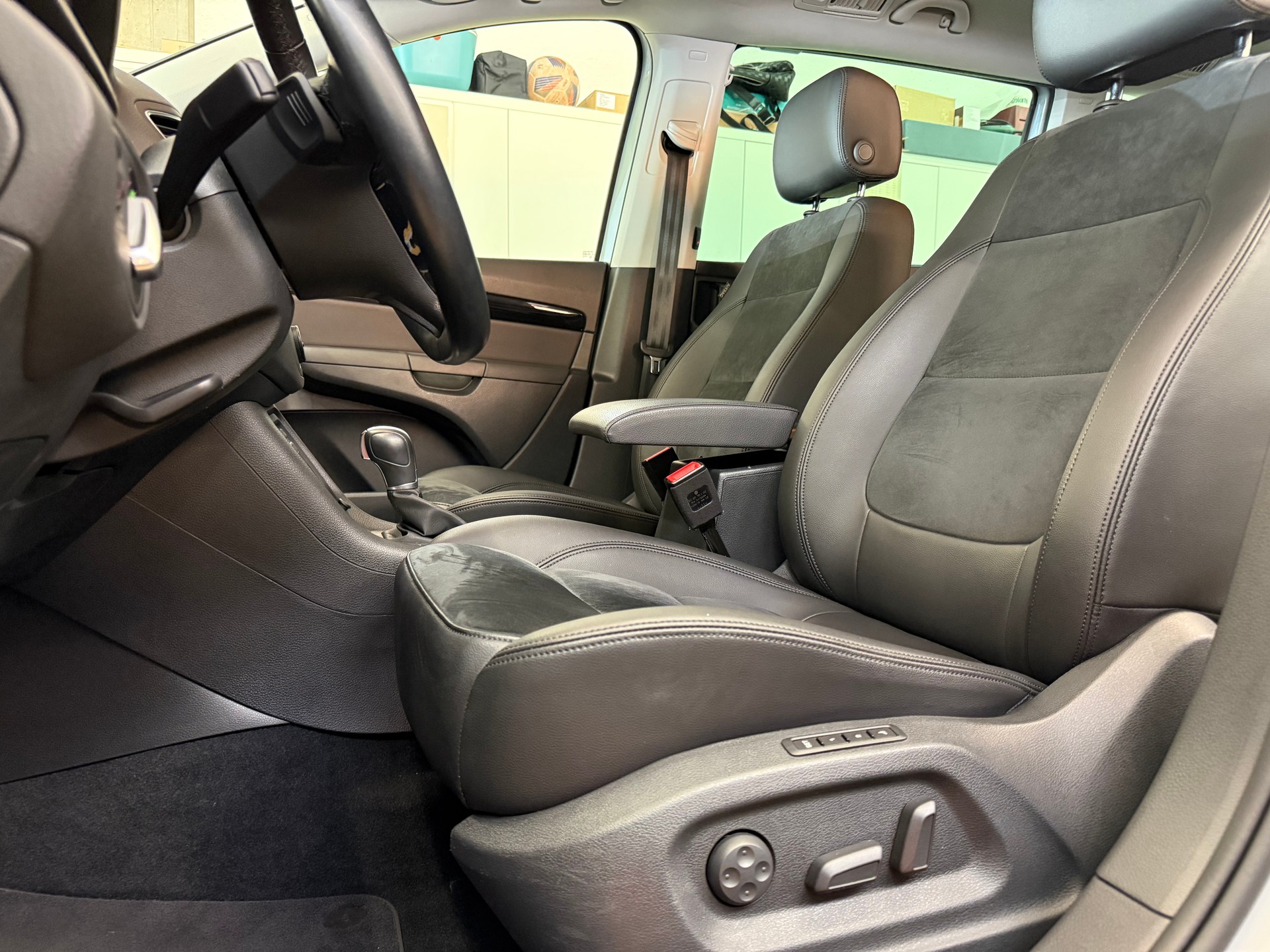 VW Sharan 2.0 TDI SCR Highline DSG 4m-image-13