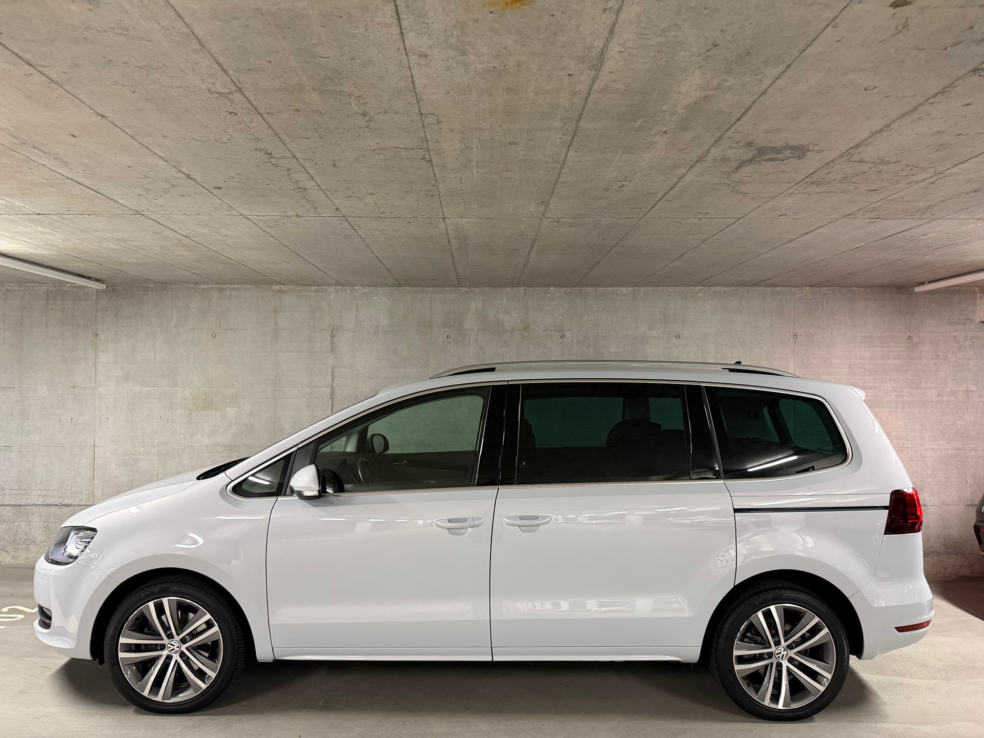 VW Sharan 2.0 TDI SCR Highline DSG 4m-image-2