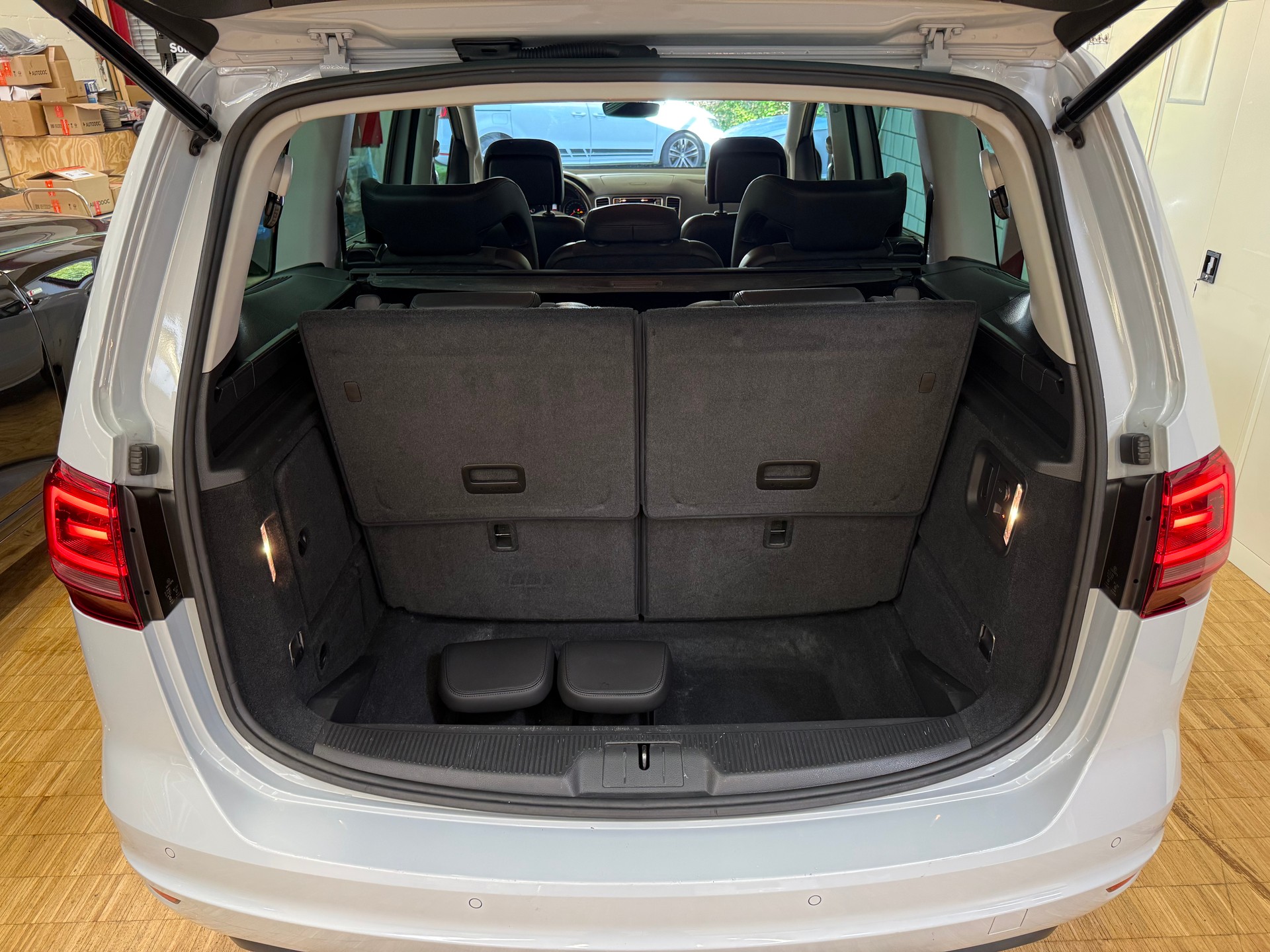 VW Sharan 2.0 TDI SCR Highline DSG 4m-image-21