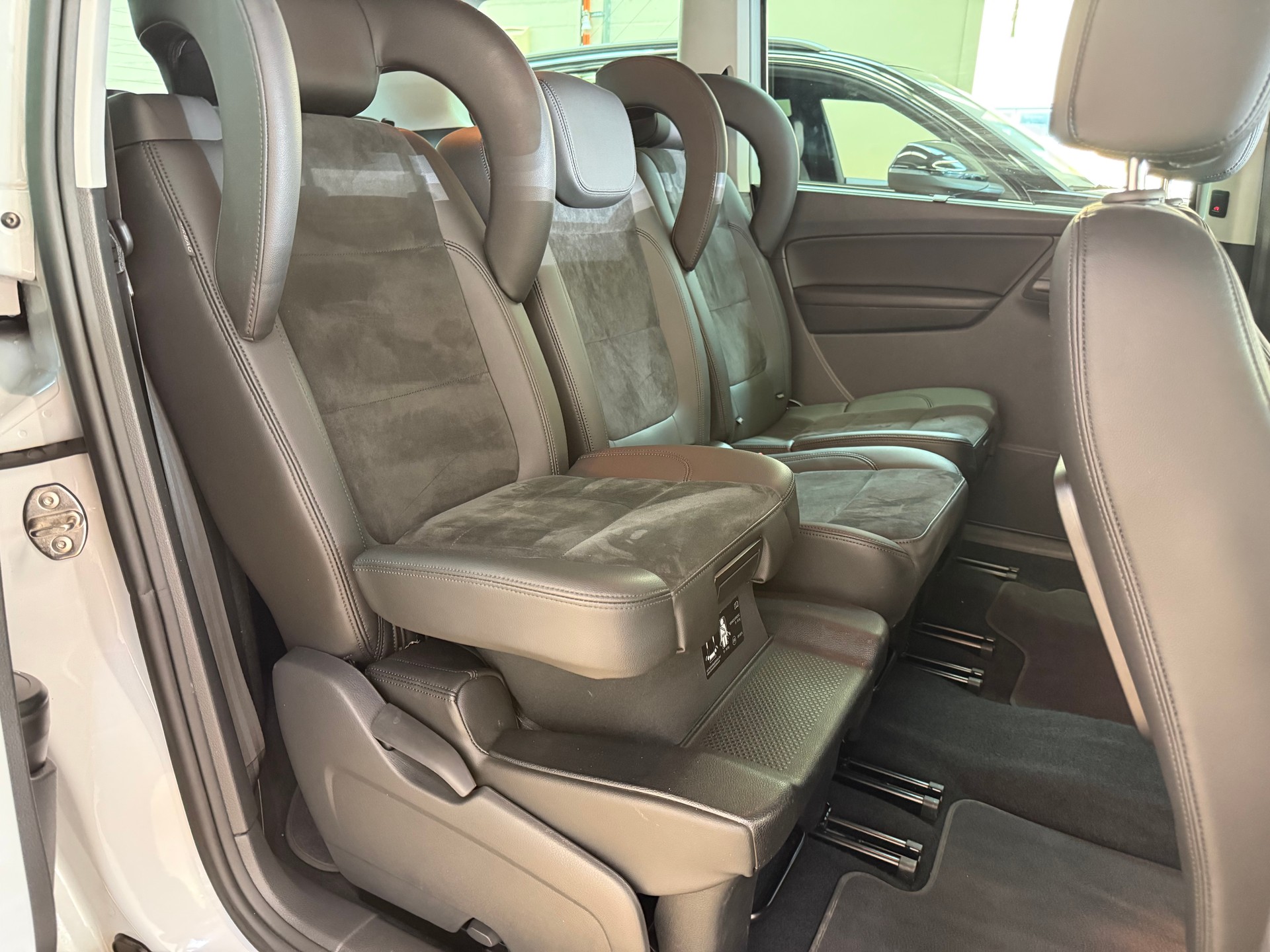 VW Sharan 2.0 TDI SCR Highline DSG 4m-image-17