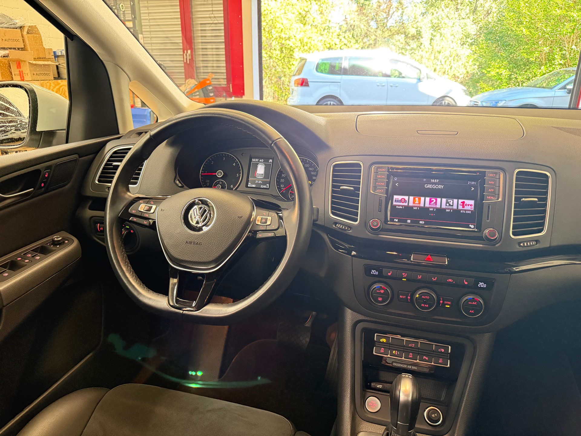 VW Sharan 2.0 TDI SCR Highline DSG 4m-image-9