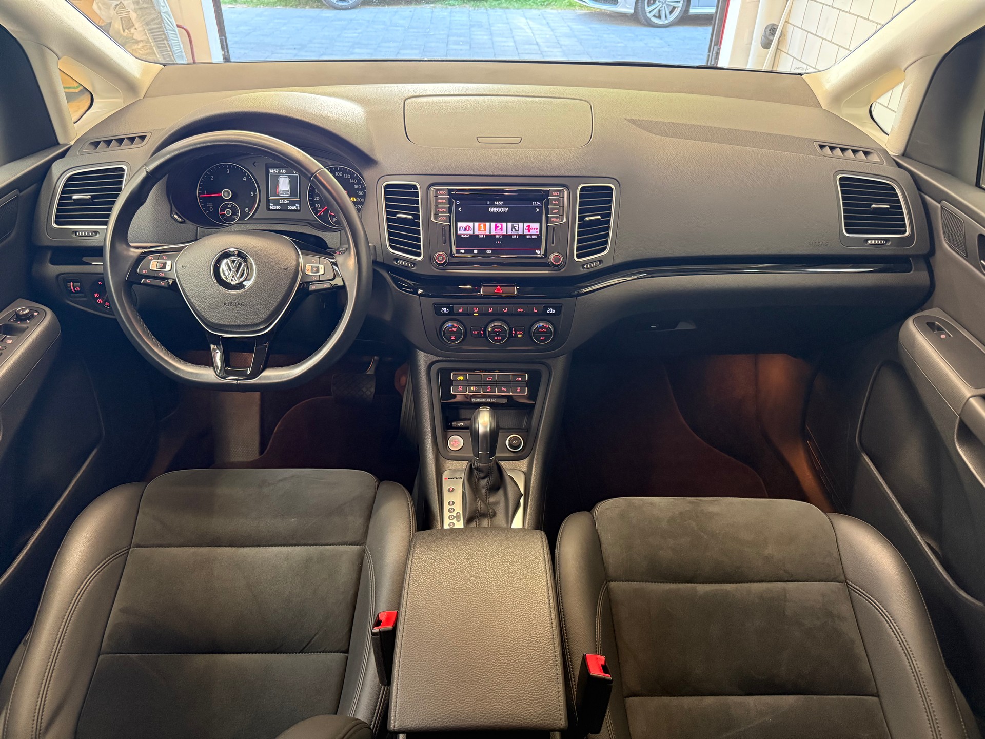 VW Sharan 2.0 TDI SCR Highline DSG 4m-image-8