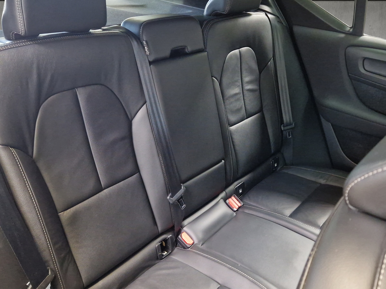 VOLVO XC40 1.5 T4 PiH Inscription-image-4