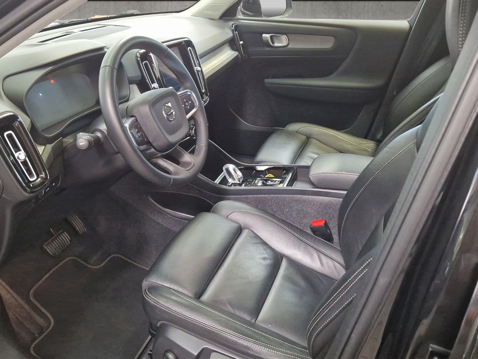 VOLVO XC40 1.5 T4 PiH Inscription-image-14