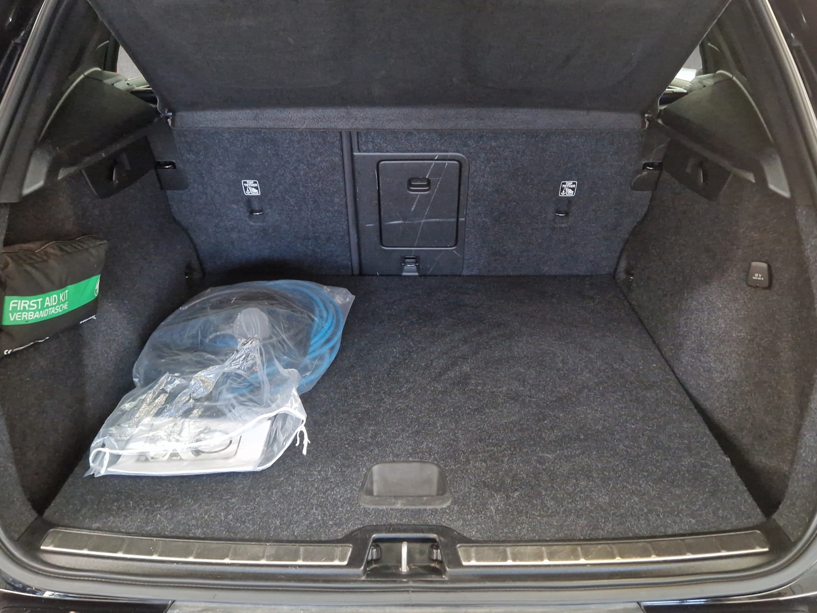 VOLVO XC40 1.5 T4 PiH Inscription-image-7