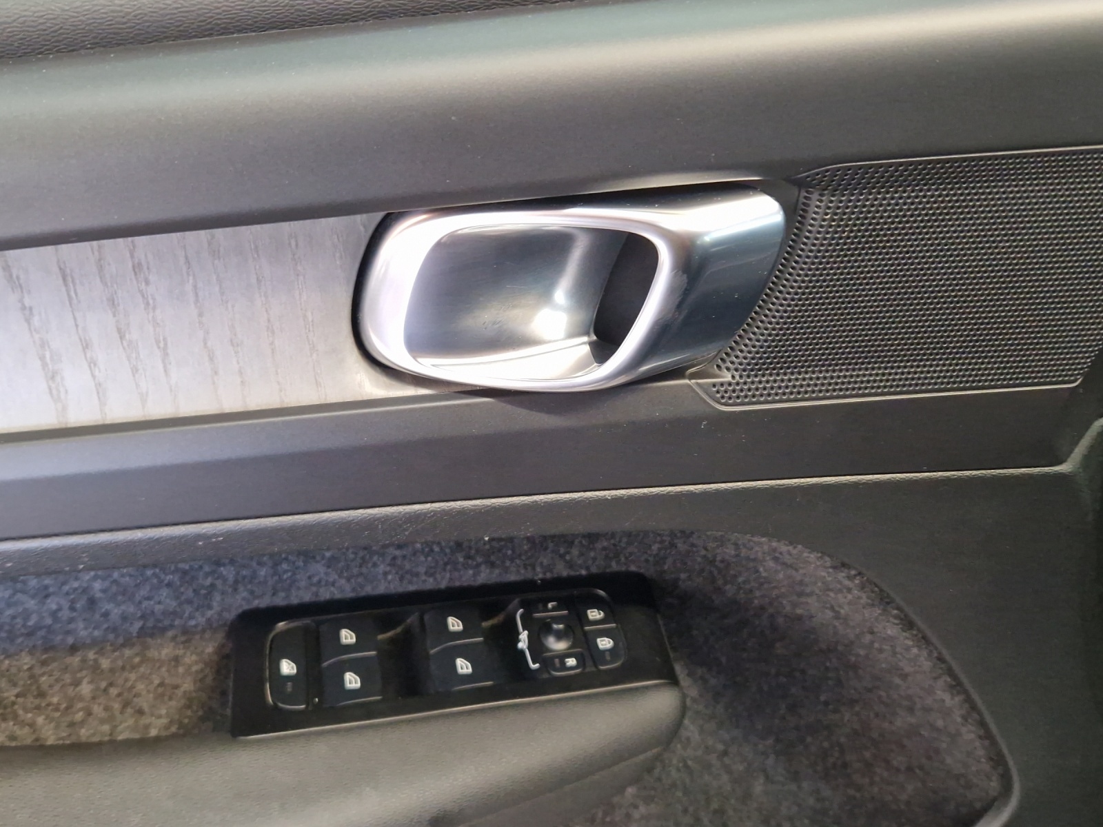 VOLVO XC40 1.5 T4 PiH Inscription-image-11