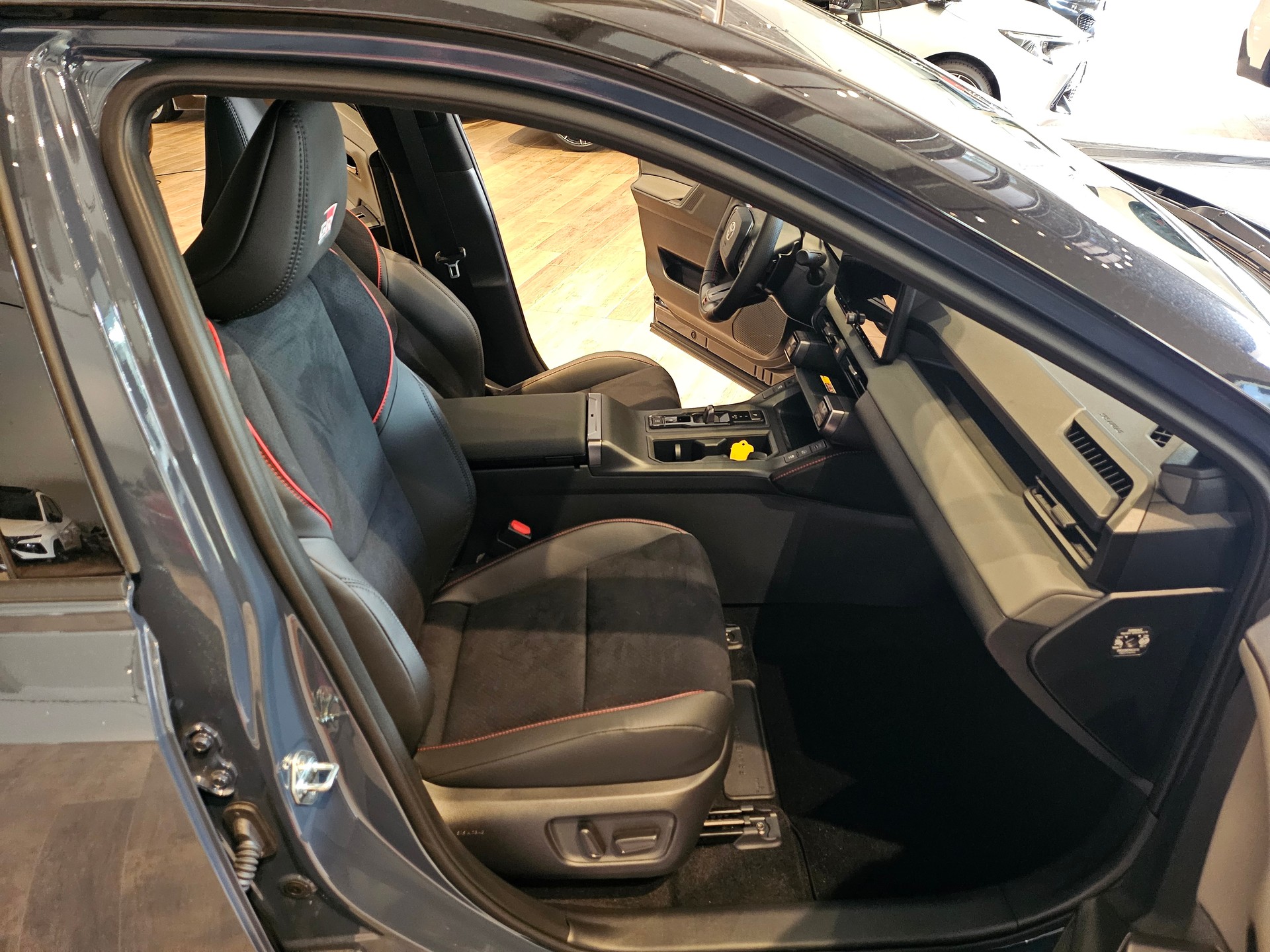 TOYOTA RAV-4 2.5 HSD GR Sport e-CVT 4WDđ„8-fachđ„-image-16