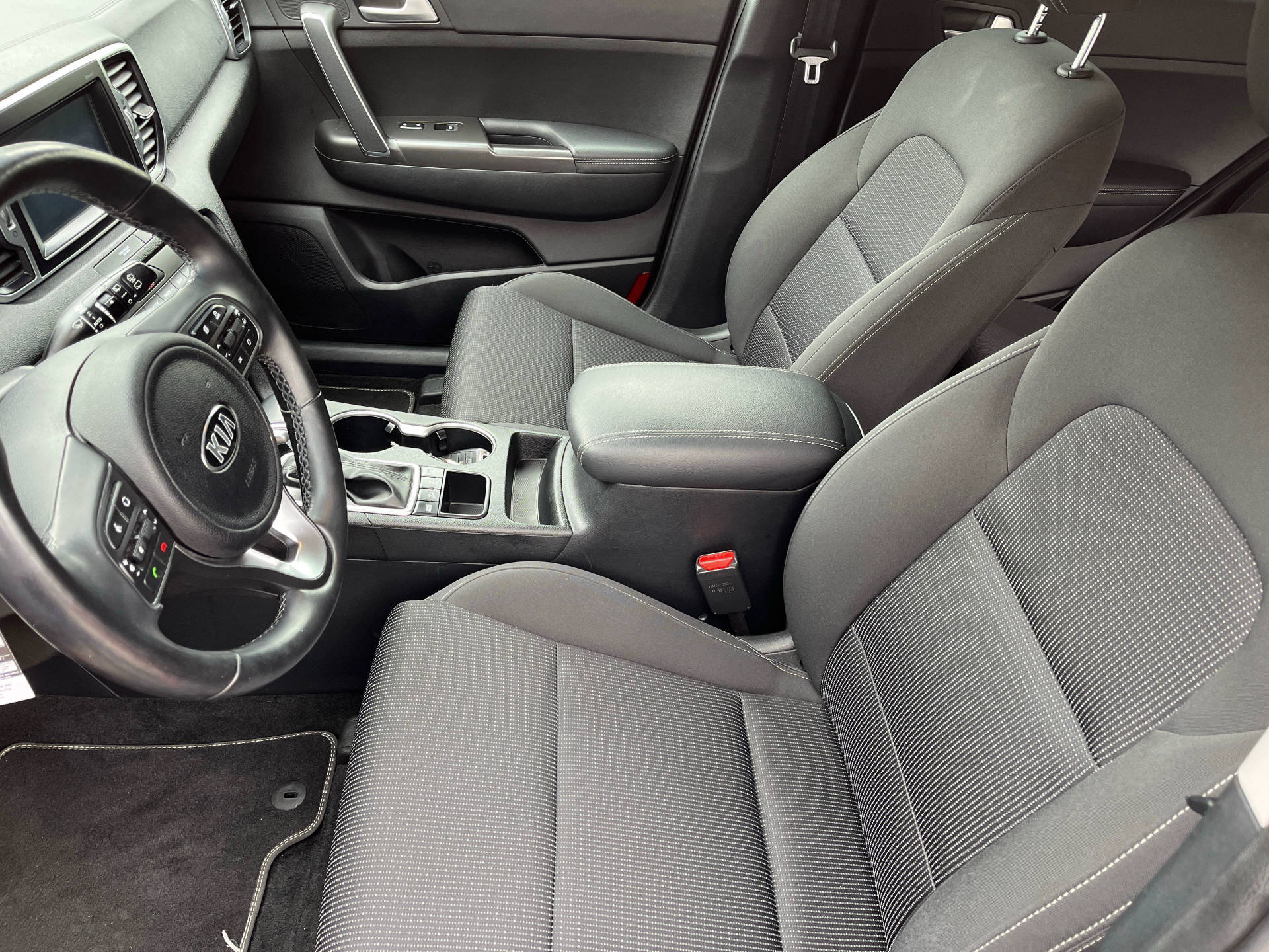 KIA Sportage 2.0 CRDi Trend-image-8