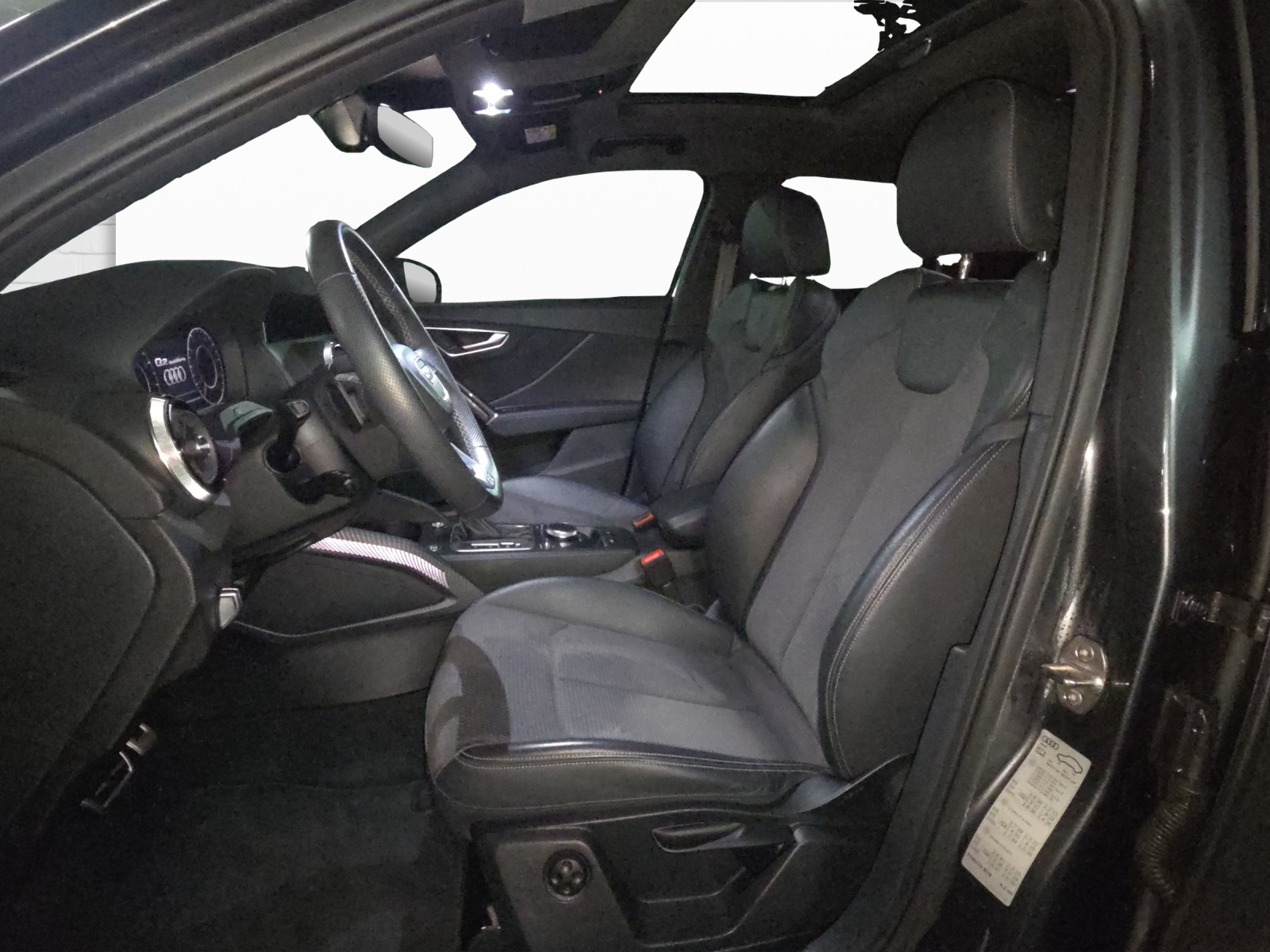 AUDI Q2 40 TFSI S line quattro S-tronic-image-4