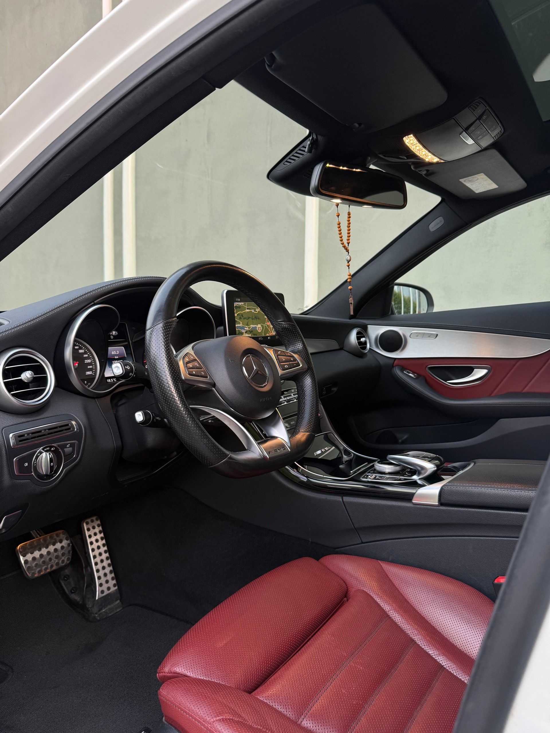 MERCEDES-BENZ C 400 AMG Line 4matic-image-4