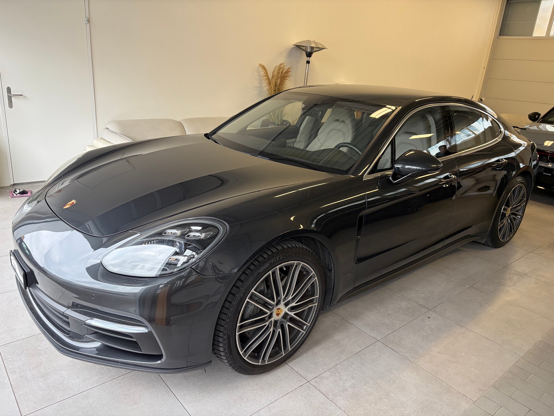 PORSCHE Panamera 4S PDK ** * Stilvolle Perfektion*-image-6
