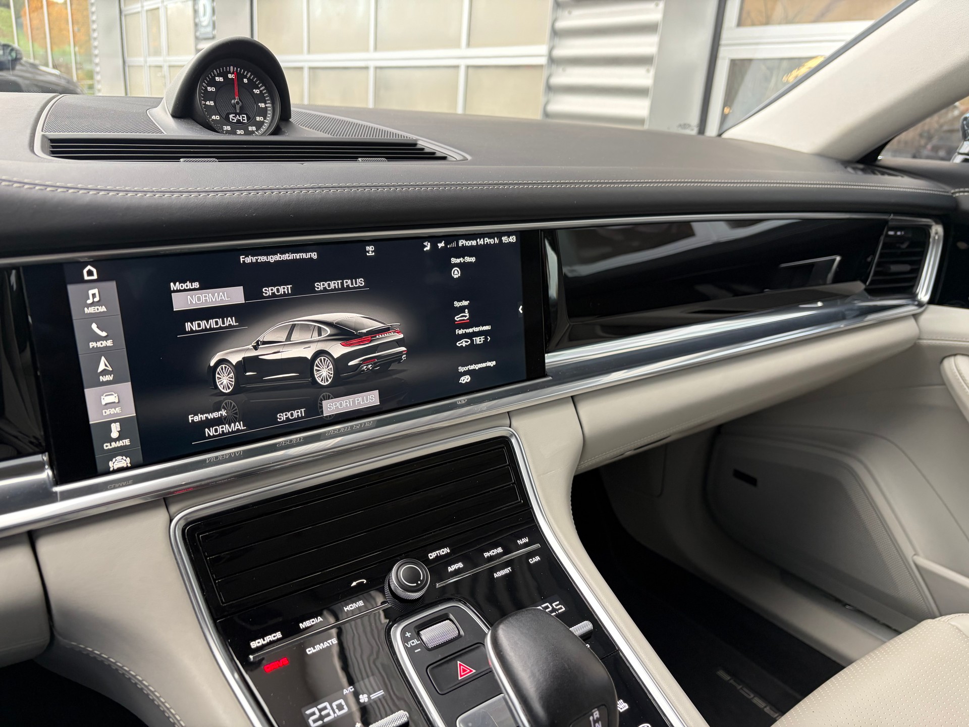 PORSCHE Panamera 4S PDK ** * Stilvolle Perfektion*-image-12