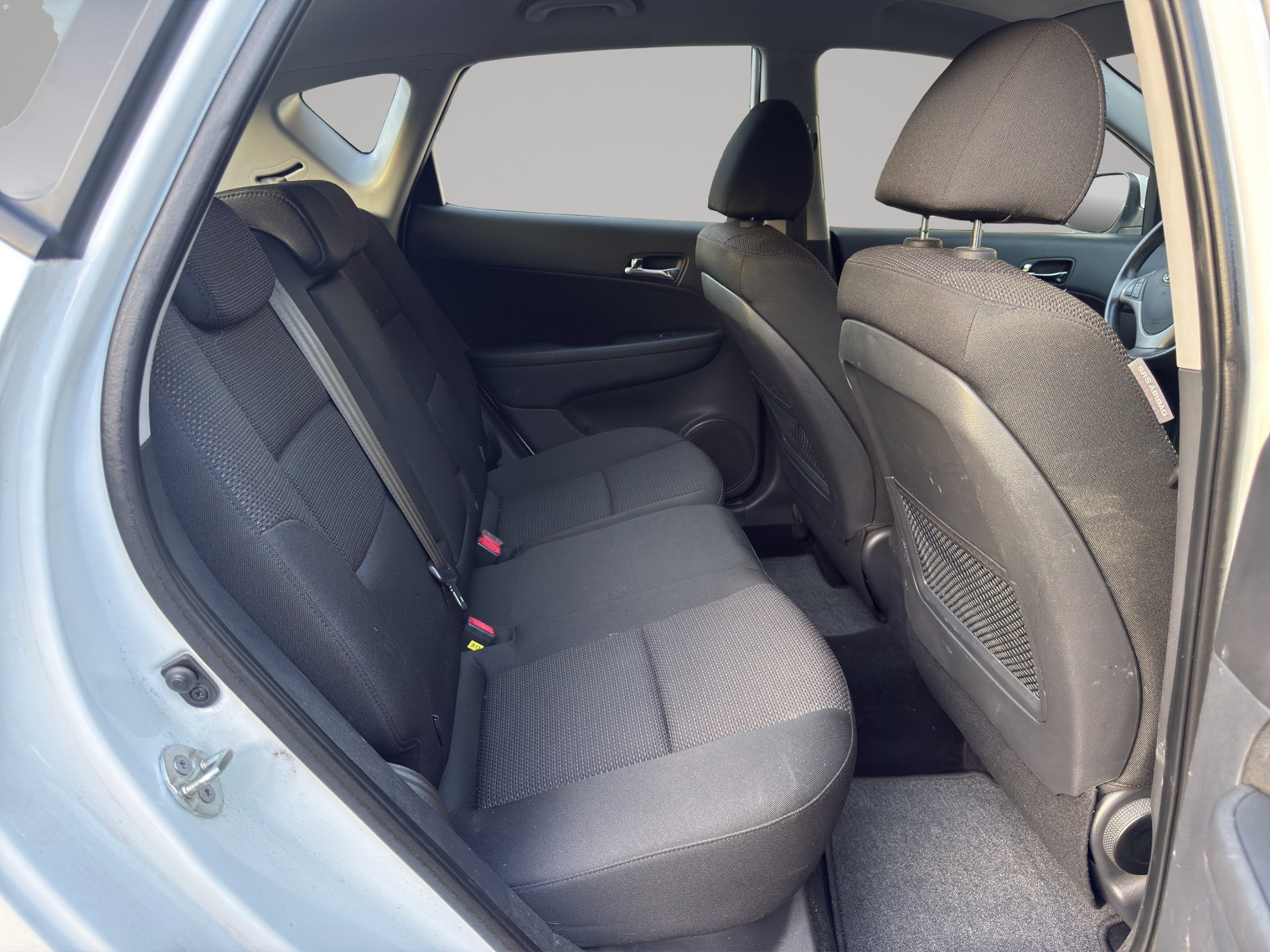 HYUNDAI i30 1.6 Swiss Plus Edition-image-14