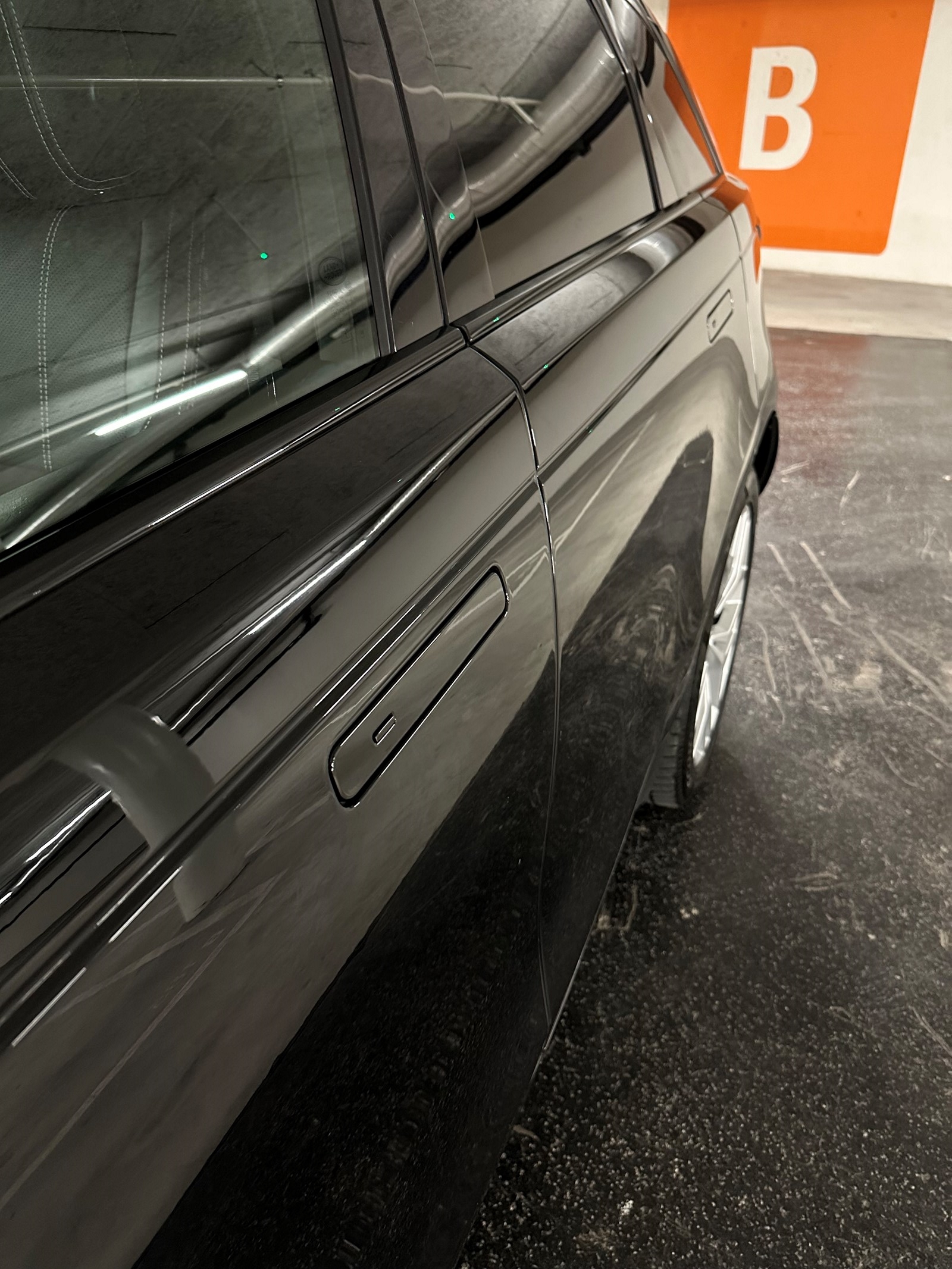 LAND ROVER Range Rover Velar R-Dynamic P 300 SE Automatic-image-9