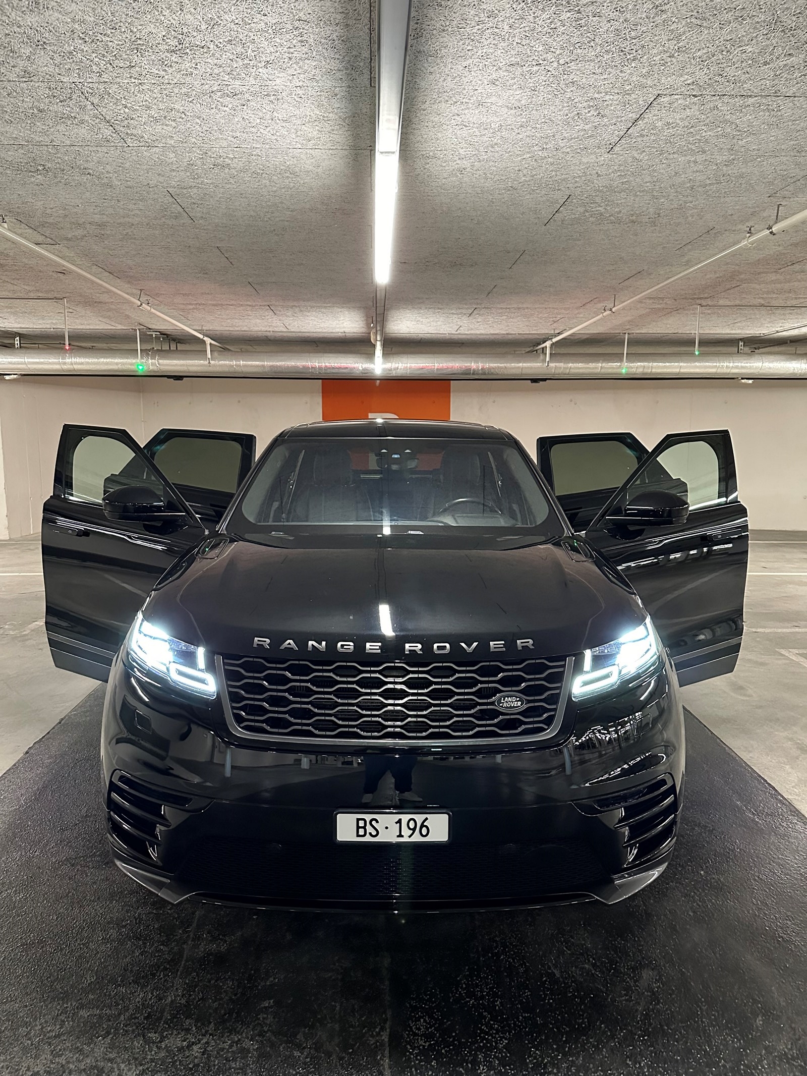 LAND ROVER Range Rover Velar R-Dynamic P 300 SE Automatic-image-11