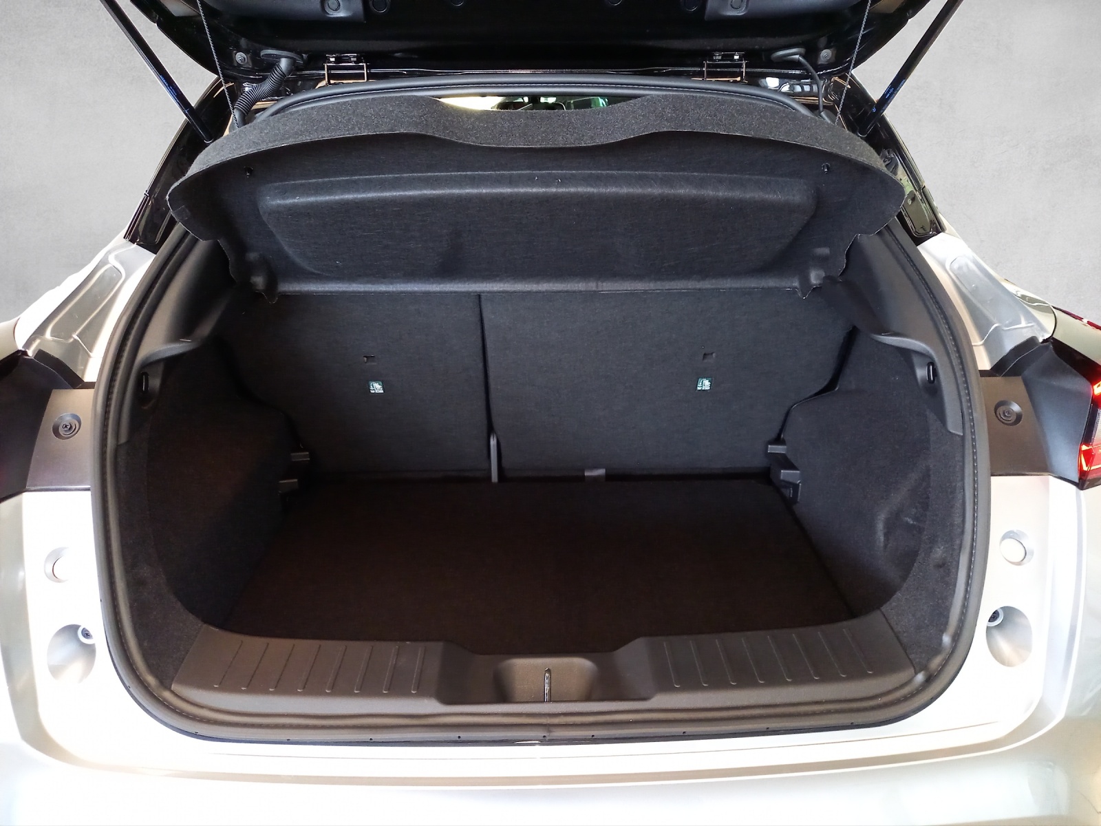 NISSAN Juke 1.6 Hybrid N-Design-image-12