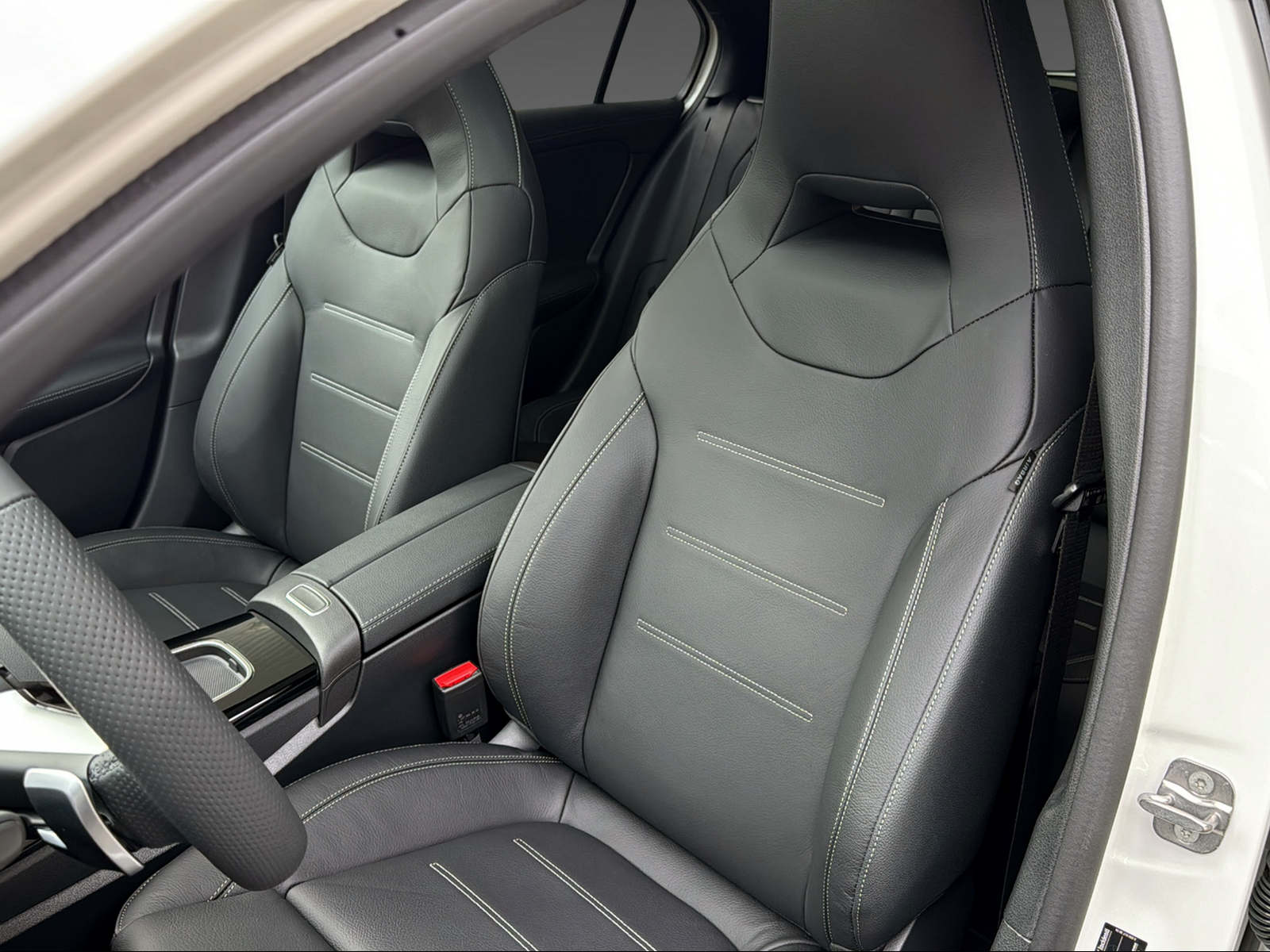 MERCEDES-BENZ A 250 4Matic 8G-DCT-image-9
