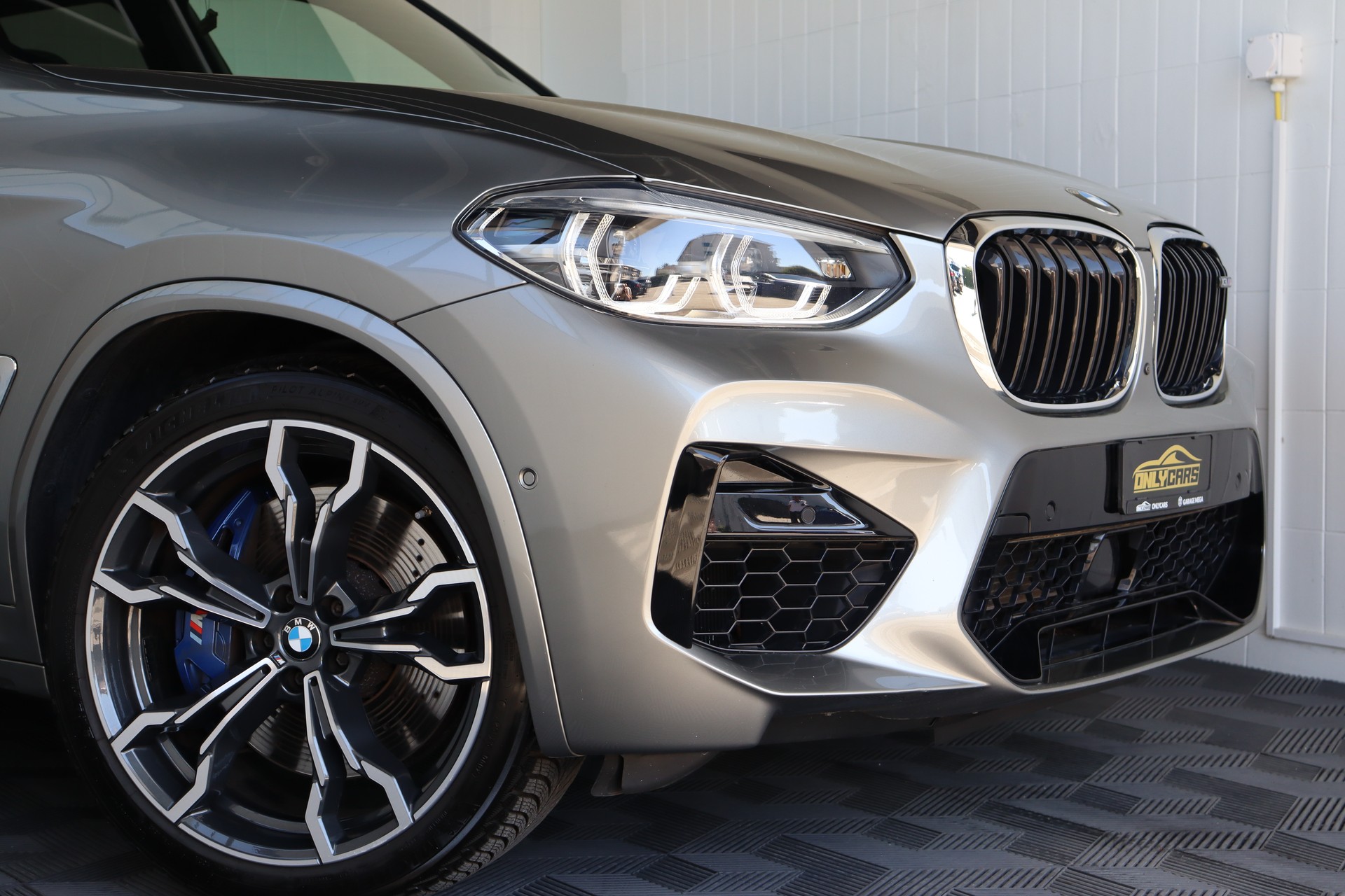 BMW X3 xDrive M Steptronic * VOLLAUSSSTATTUNG * PANO-DACH * FAHRASSISTENZ-PAKET * CH-FAHRZEUG *-image-4