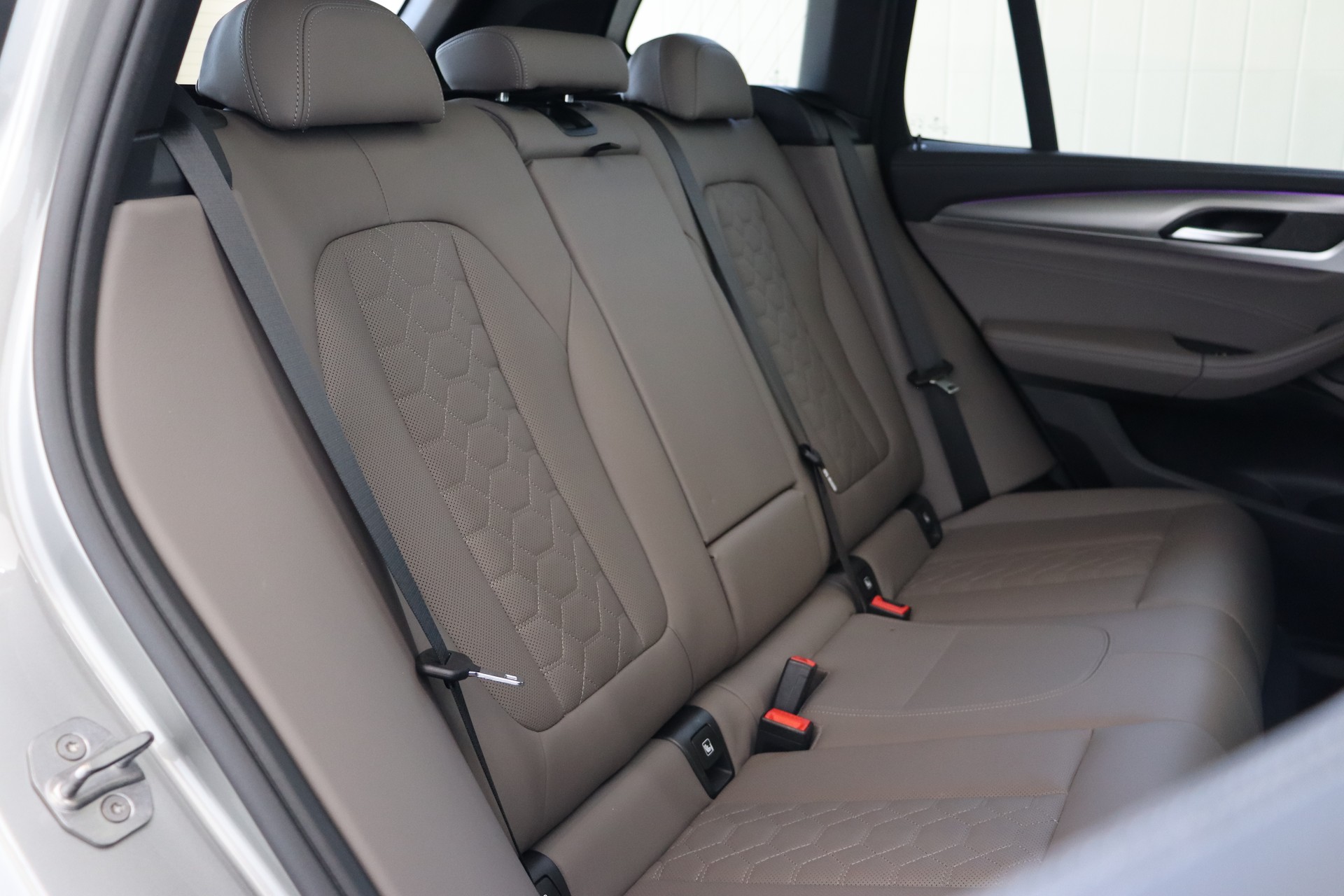 BMW X3 xDrive M Steptronic * VOLLAUSSSTATTUNG * PANO-DACH * FAHRASSISTENZ-PAKET * CH-FAHRZEUG *-image-16