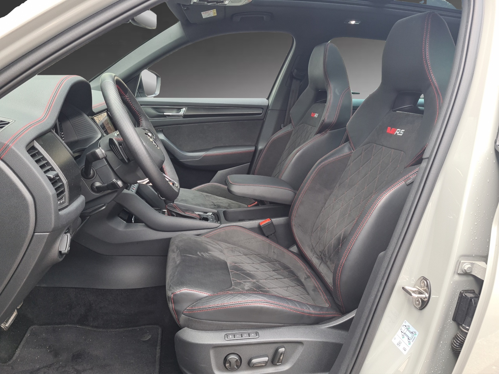 SKODA Kodiaq 2.0 TSI 4x4 RS-image-5
