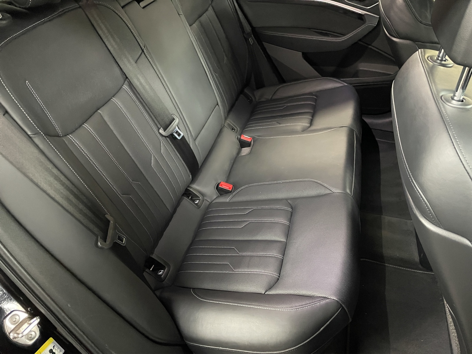 AUDI e-tron 55 Advanced quattro-image-9