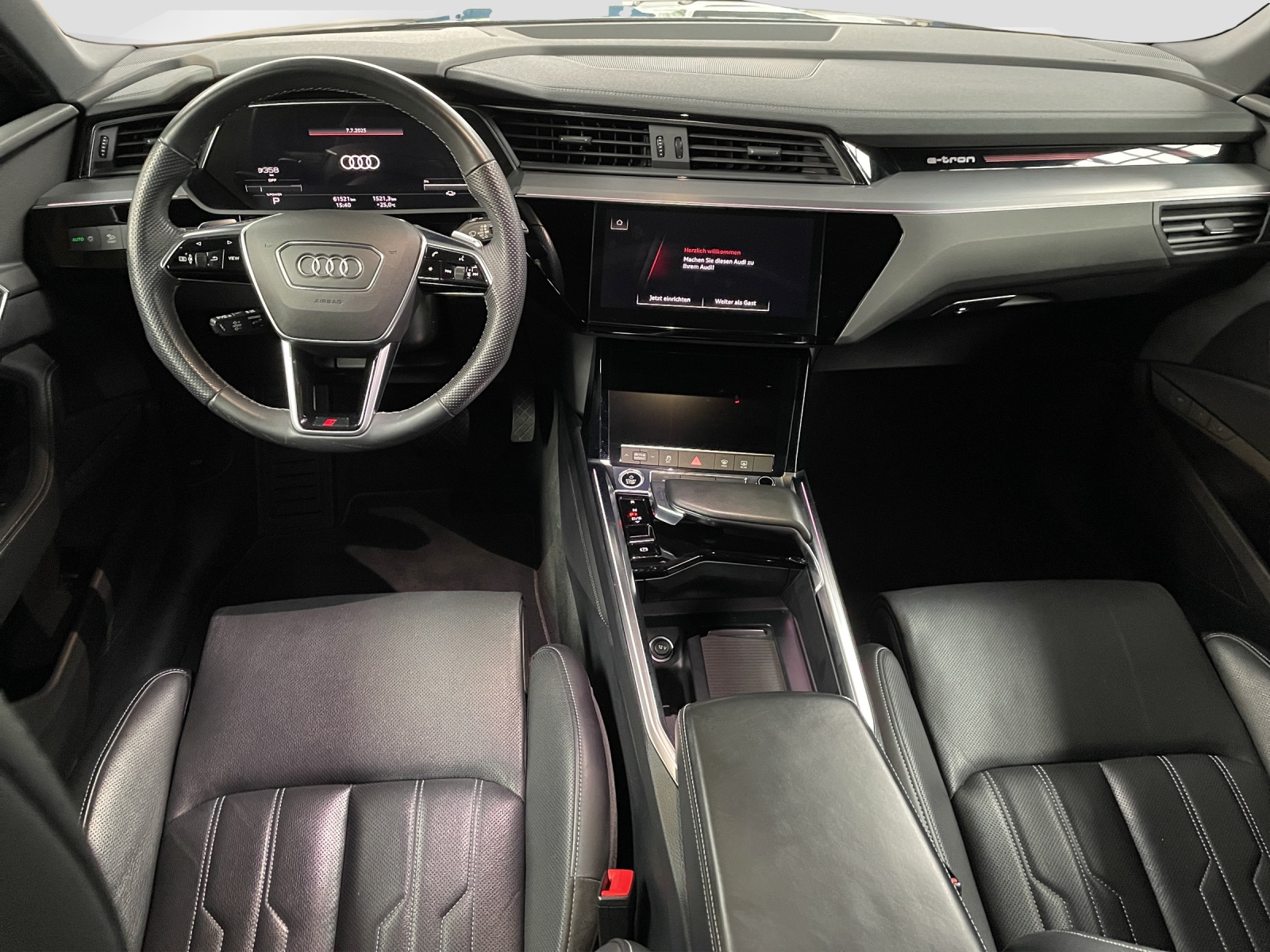 AUDI e-tron 55 Advanced quattro-image-7