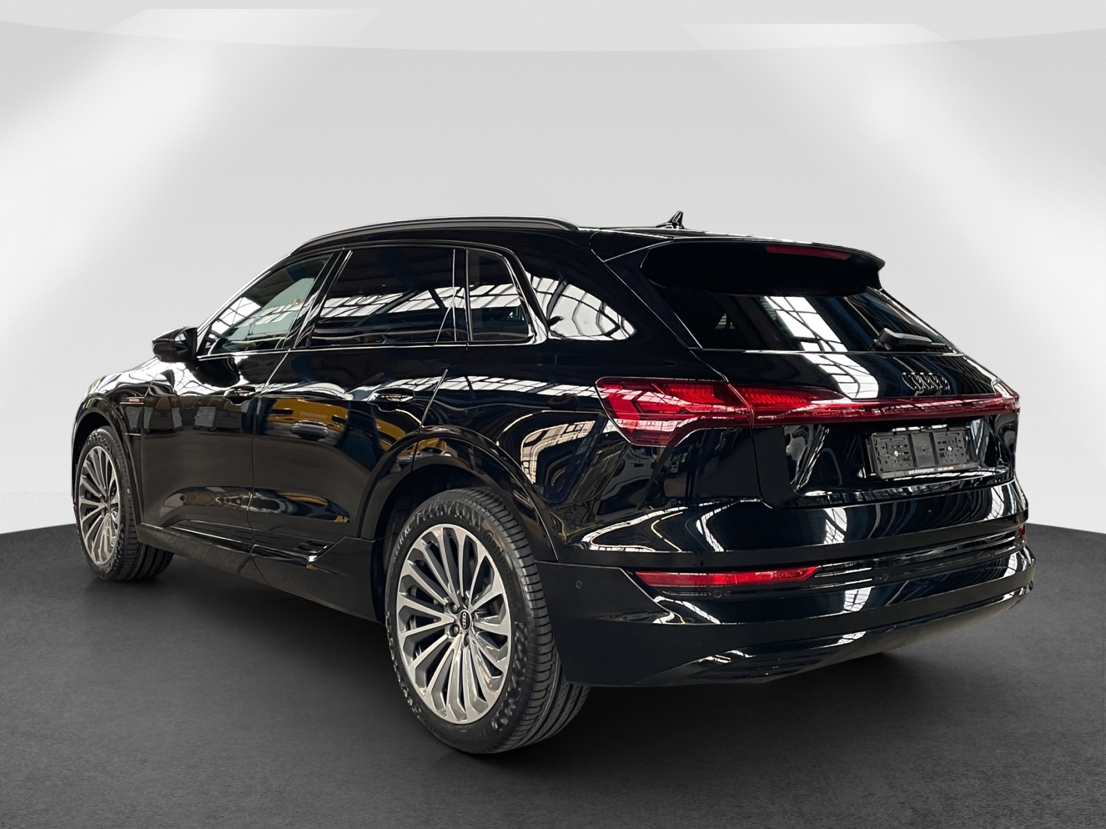 AUDI e-tron 55 Advanced quattro-image-3