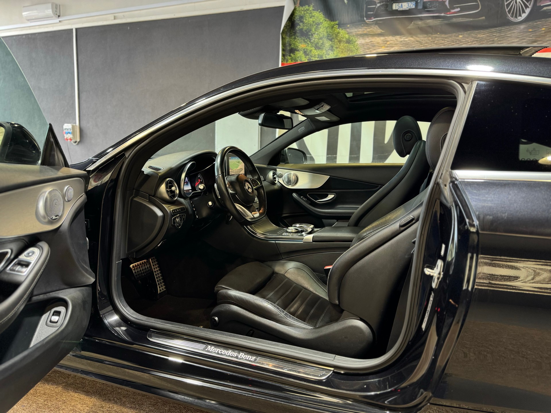 MERCEDES-BENZ C 250 d AMG Line Coupé 4Matic 9G-Tronic-image-8