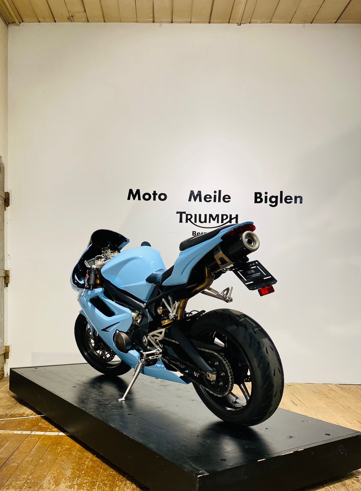 TRIUMPH Daytona 675-showroom-element-3