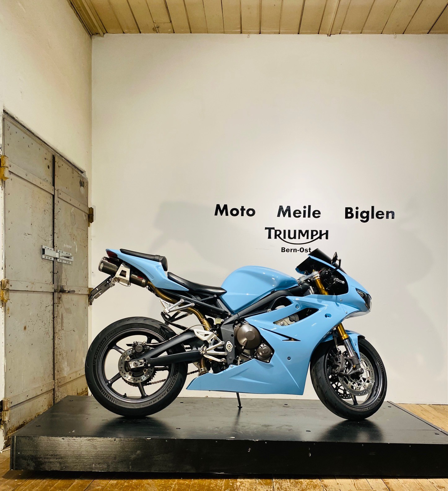 TRIUMPH Daytona 675-showroom-element-1