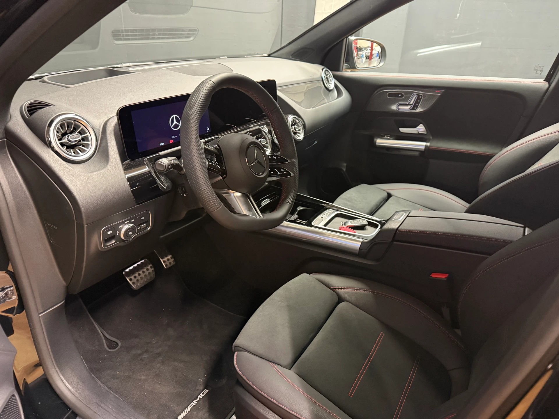 MERCEDES-BENZ GLA 250 e EQ Star - AMG / DISTRONIC / 360 Grad Kamera-image-14