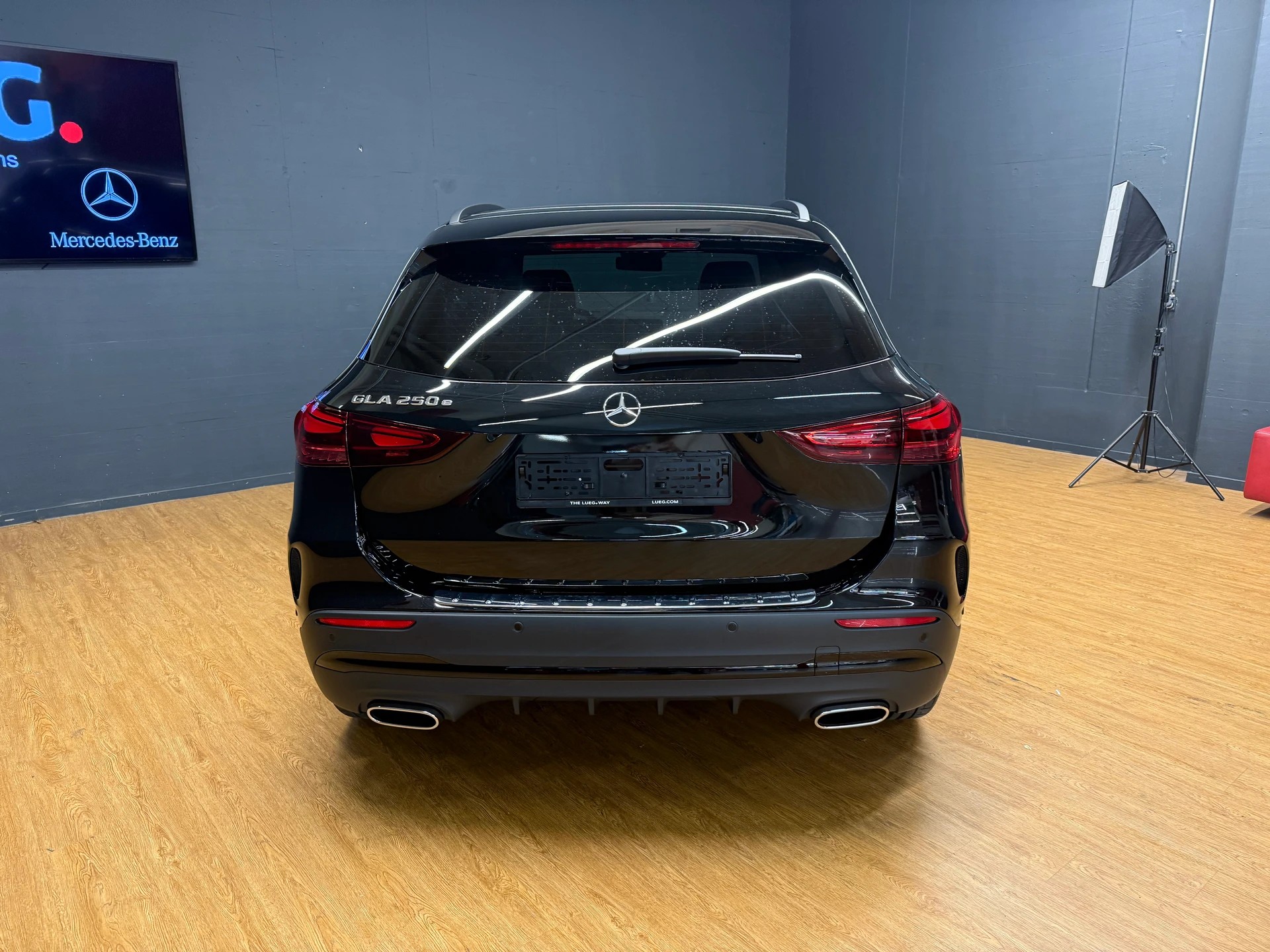 MERCEDES-BENZ GLA 250 e EQ Star - AMG / DISTRONIC / 360 Grad Kamera-image-8