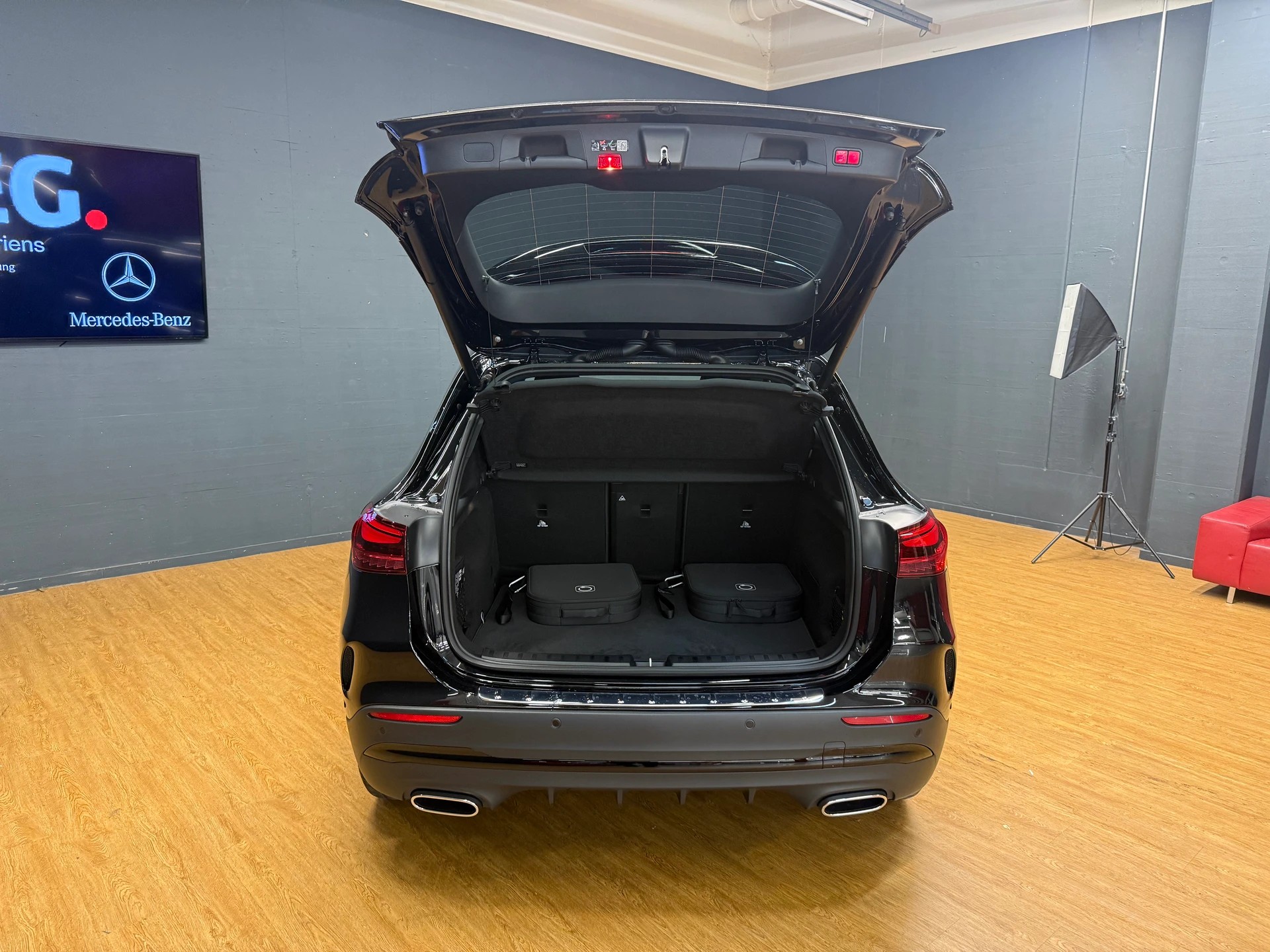MERCEDES-BENZ GLA 250 e EQ Star - AMG / DISTRONIC / 360 Grad Kamera-image-9