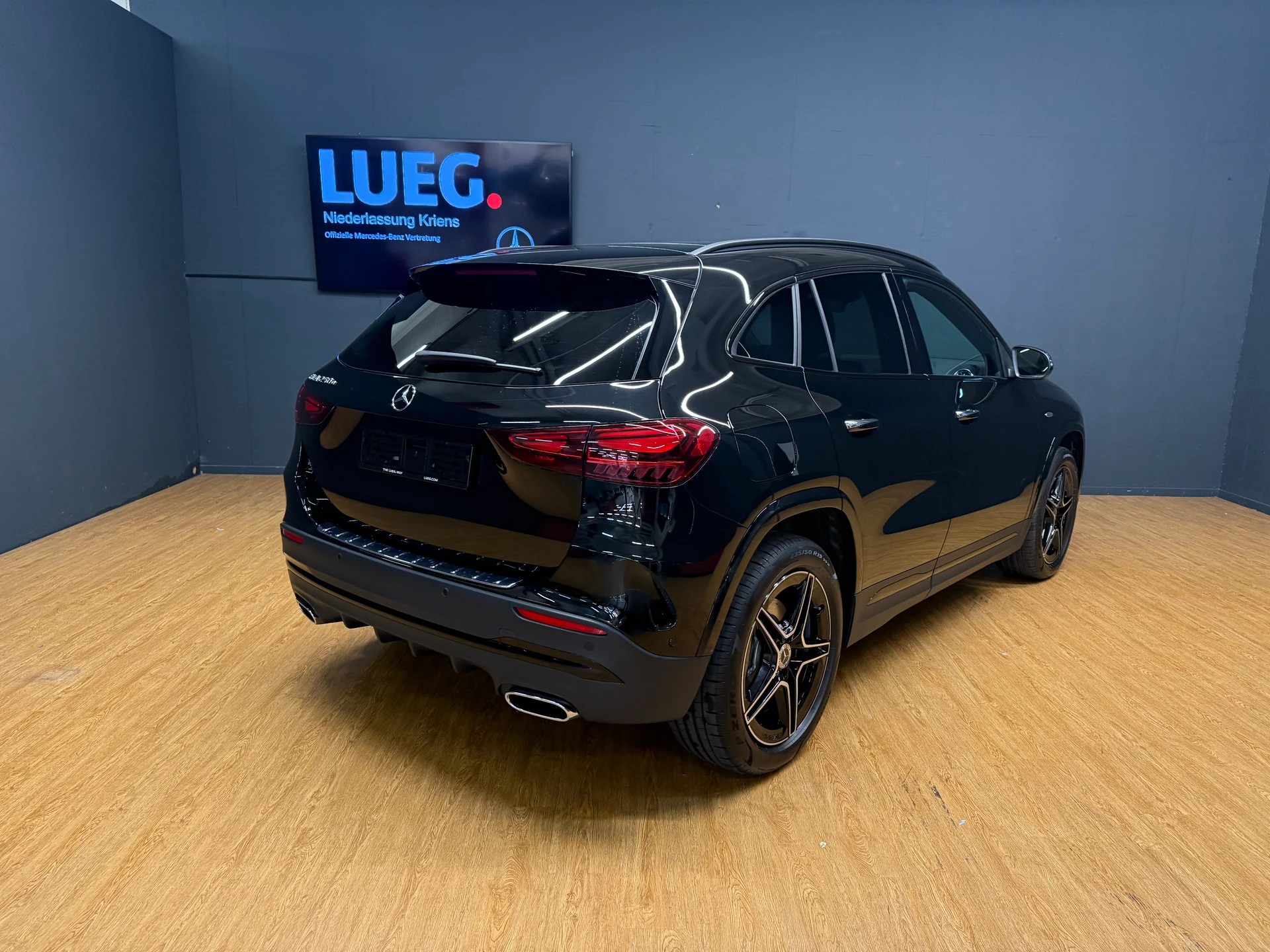 MERCEDES-BENZ GLA 250 e EQ Star - AMG / DISTRONIC / 360 Grad Kamera-image-7