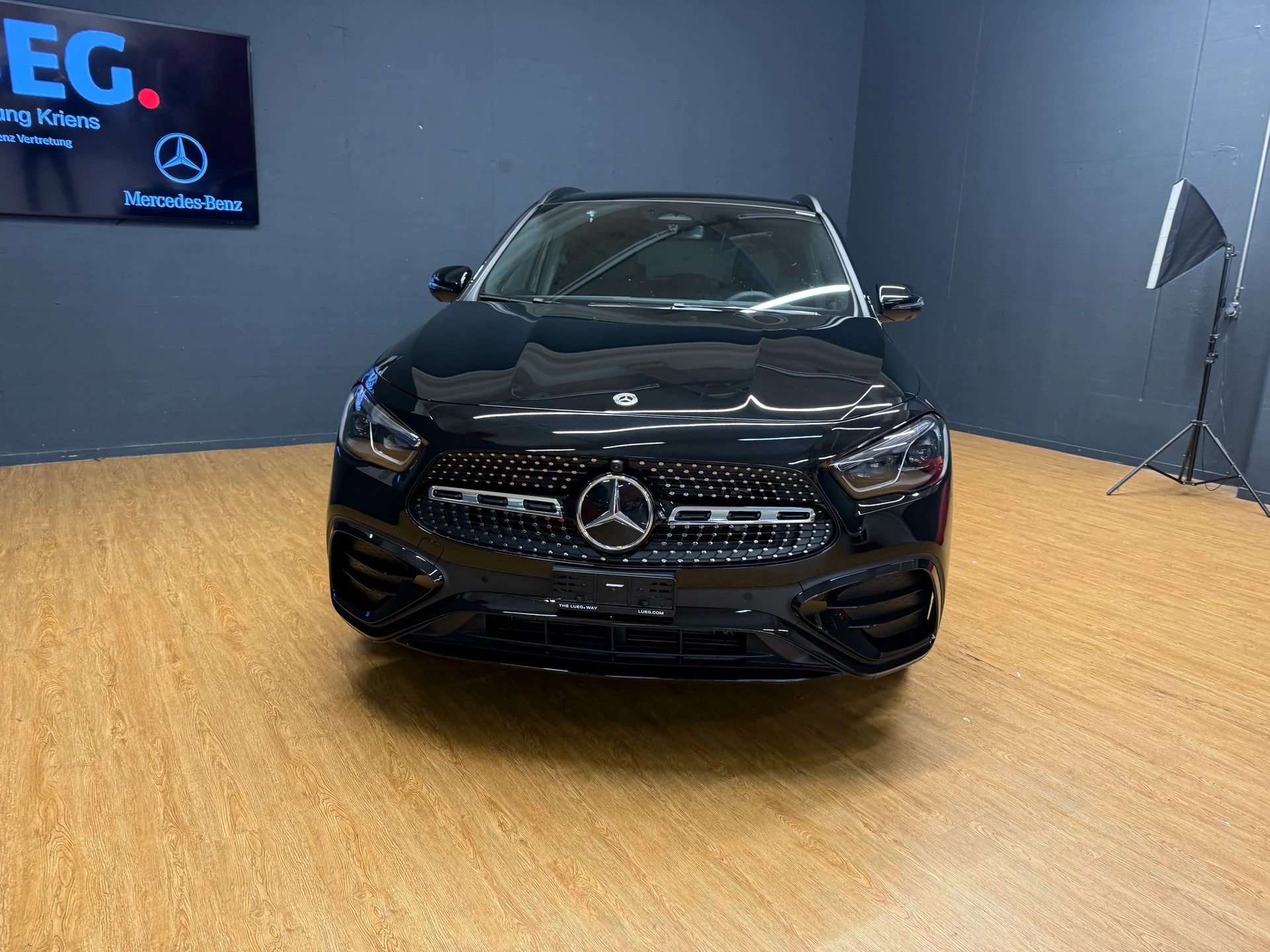 MERCEDES-BENZ GLA 250 e EQ Star - AMG / DISTRONIC / 360 Grad Kamera-image-5