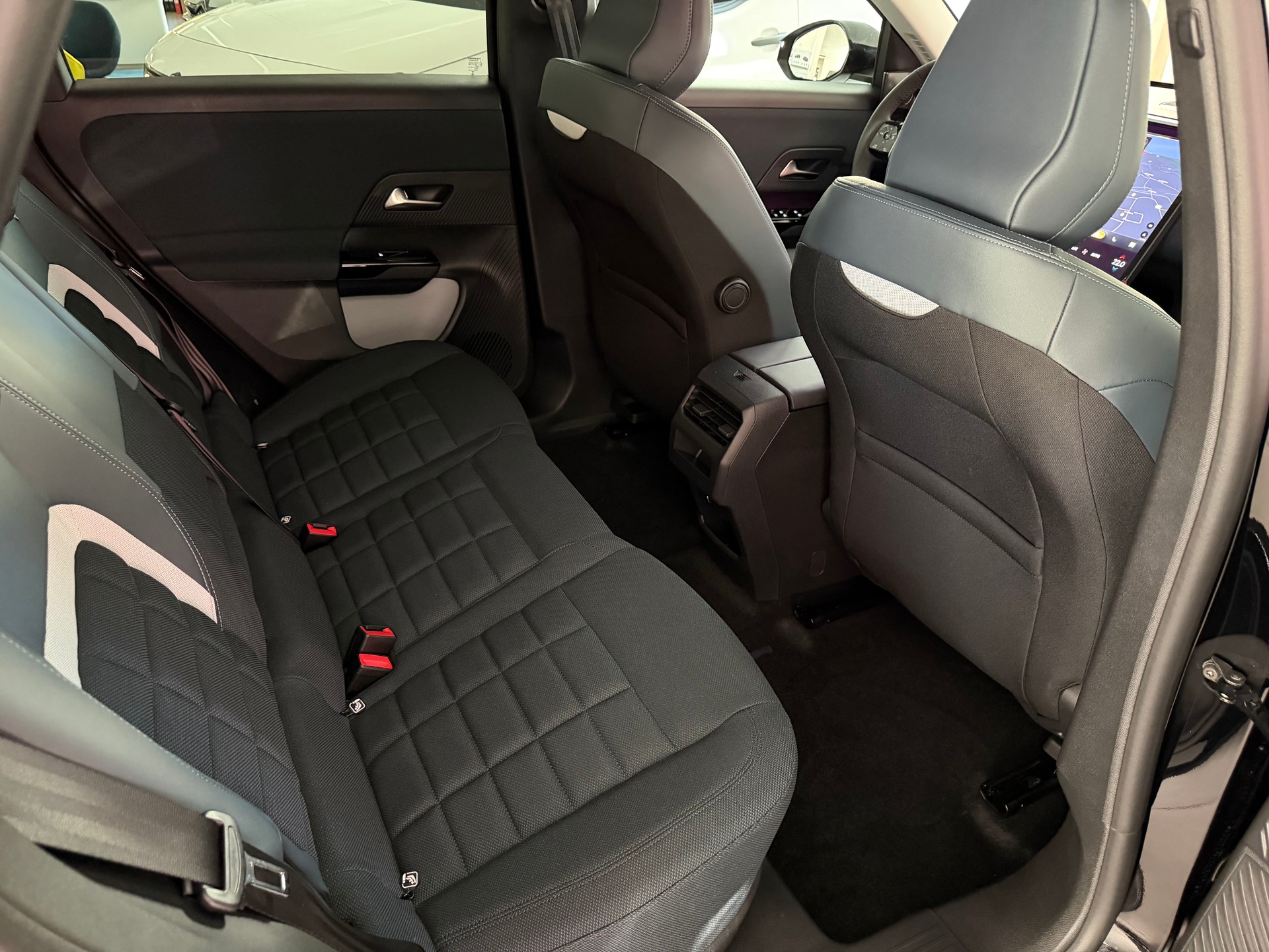 CITROEN ë-C5 Aircross Plus-image-7