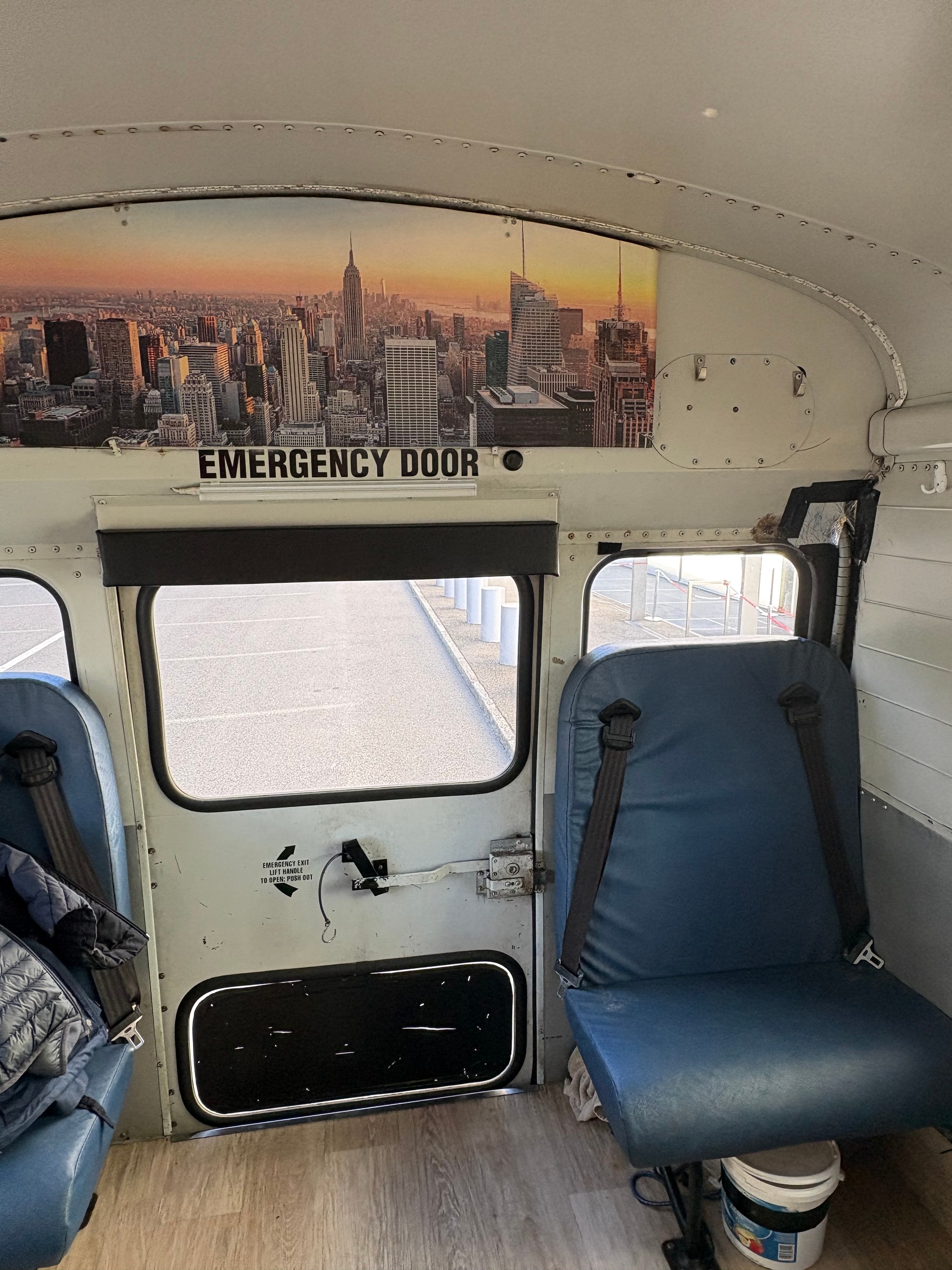 FORD TRUCKS School bus transformé en food truck et camping-car-image-7